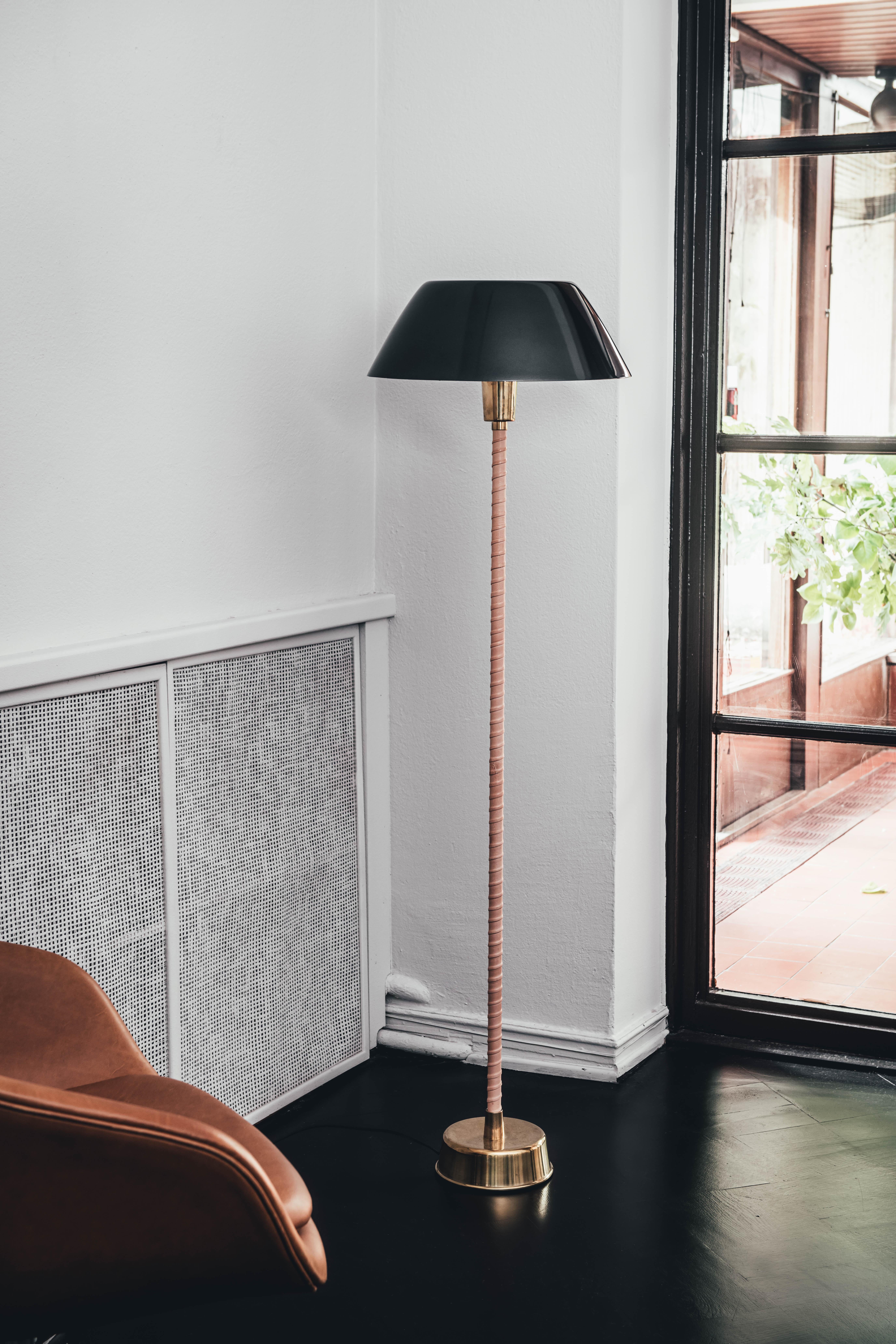 Scandinavian Modern Lisa Johansson-Pape 'Senator' Floor Lamp in Black for Innolux Oy For Sale