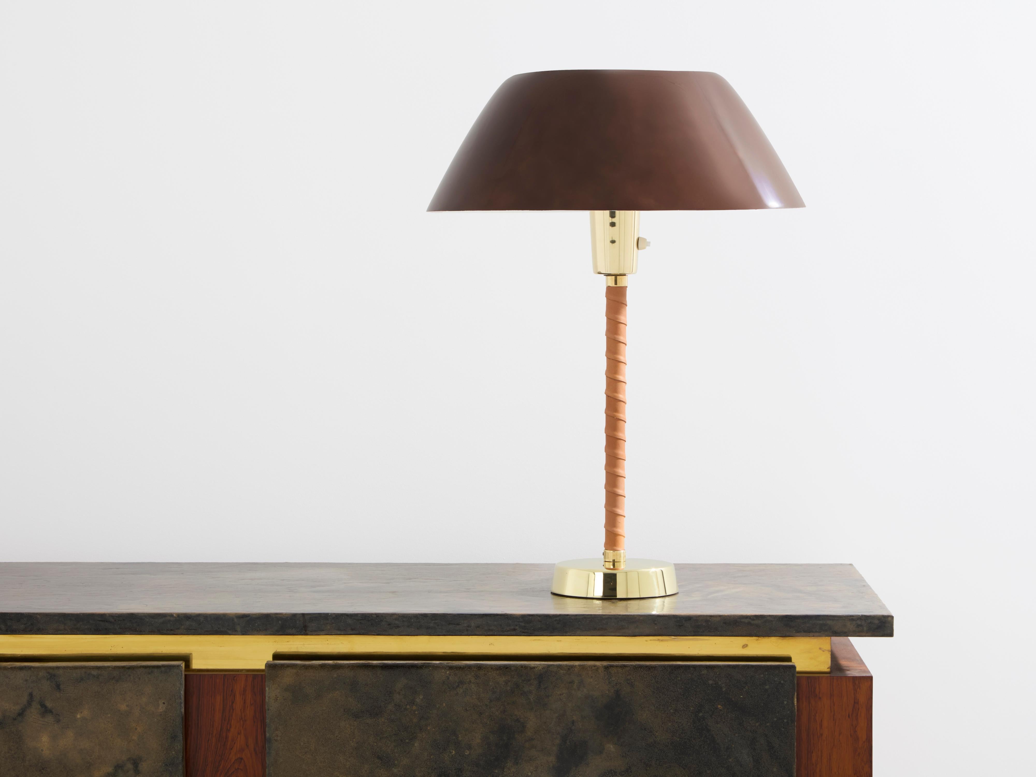 Lisa Johansson-Pape lámpara de mesa senator latón cuero 1950 en venta 2