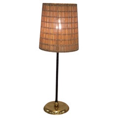 Lisa Johansson-Papé Lampada da tavolo sottile 2059, ottone, nero e rattan, Orno 1950