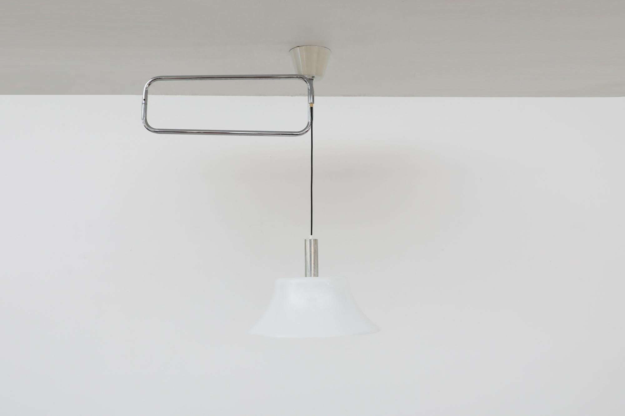 Mid-Century moderno Lampada articolata da soffitto in stile Lisa Johansson-Pape in vendita