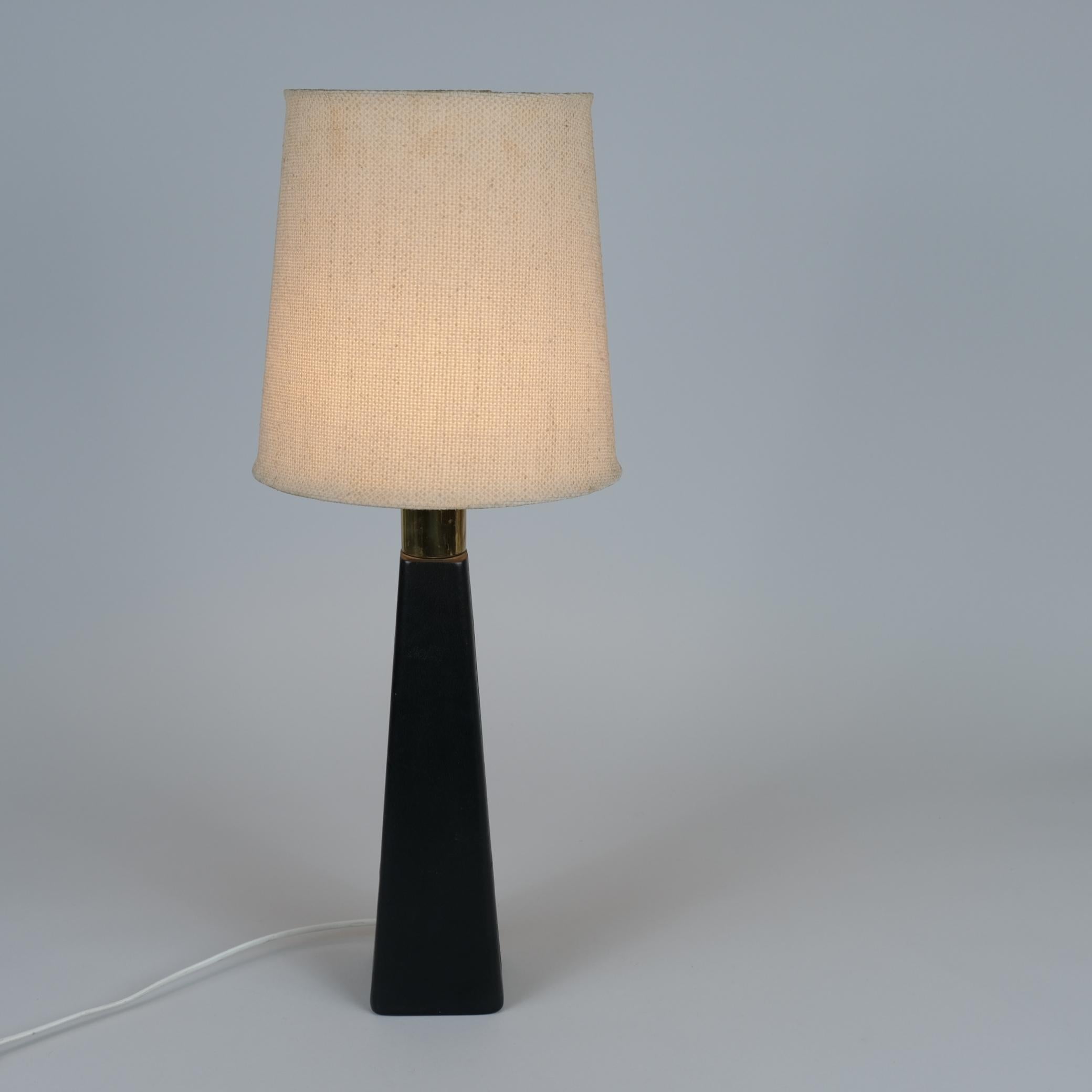 Lámpara de mesa Lisa Johansson-Papé 46-186 LJP de cuero y lino, Orno años 50 mediados del siglo XX en venta