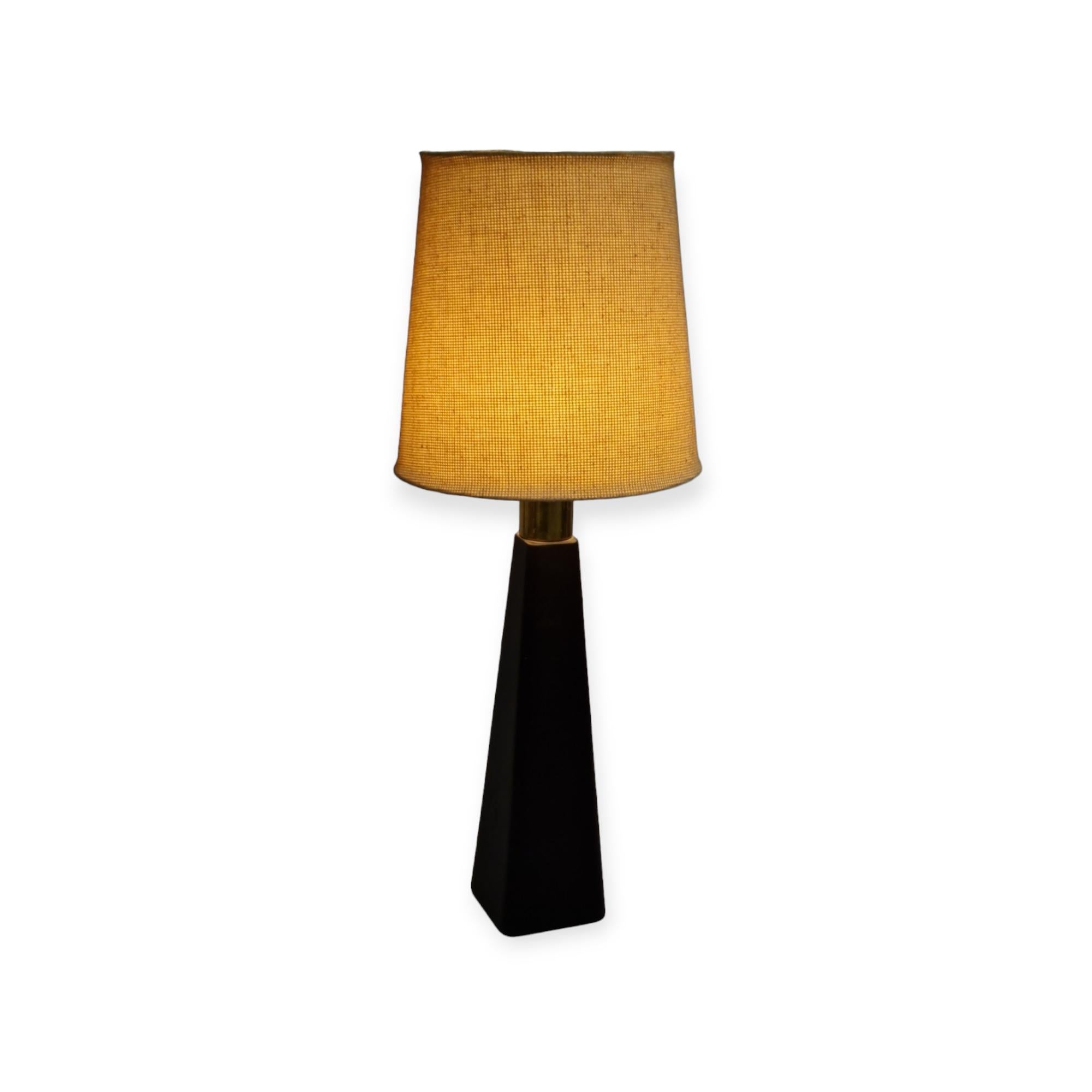 Scandinavian Modern Lisa Johansson-Papé Table Lamp 46-186 LJP in Leather and Linen, Orno For Sale
