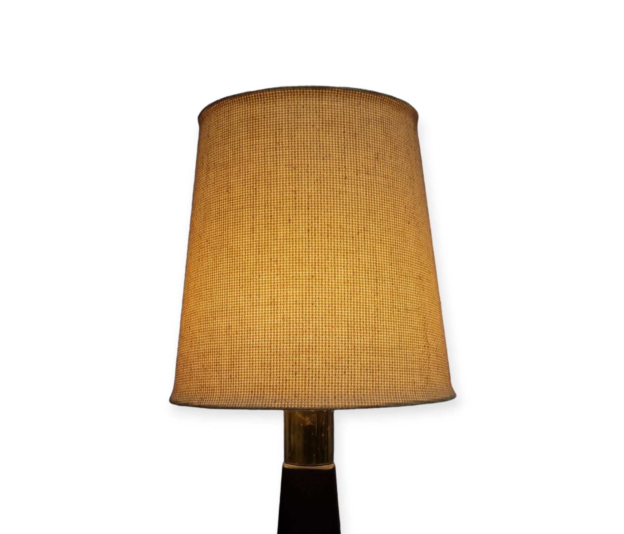 Mid-20th Century Lisa Johansson-Papé Table Lamp 46-186 LJP in Leather and Linen, Orno For Sale