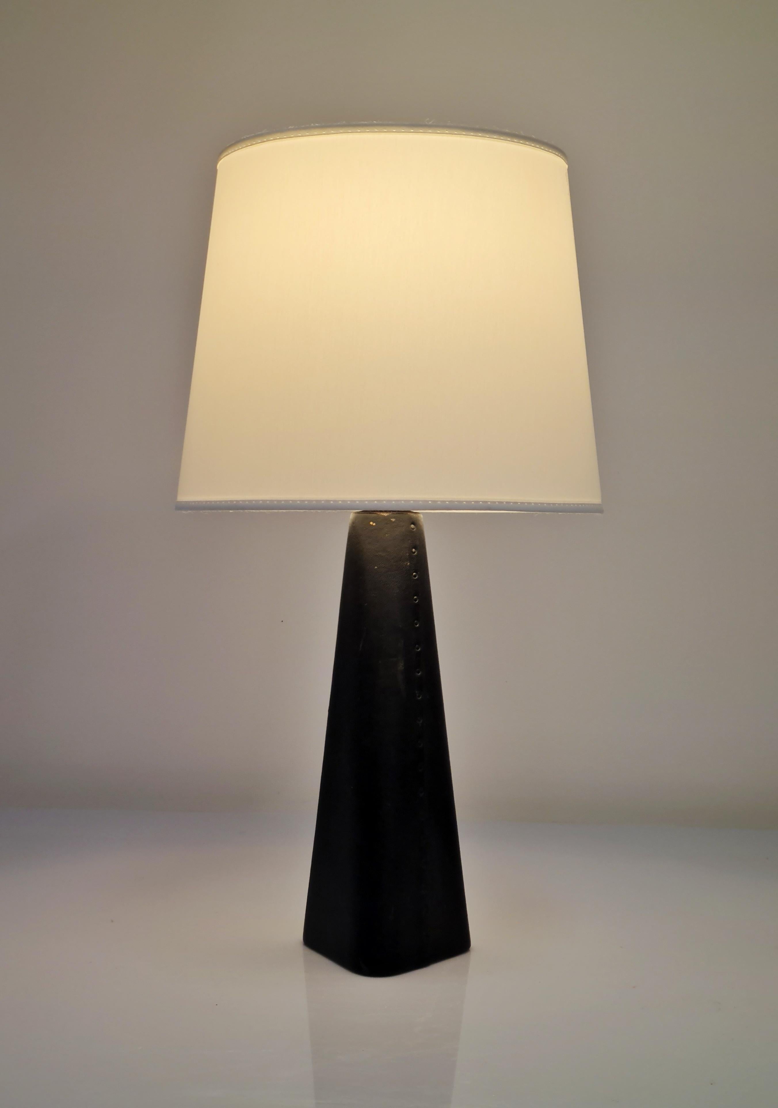 Scandinavian Modern Lisa Johansson-Papé Table Lamp 46-186 LJP in Leather and Silk, Orno For Sale