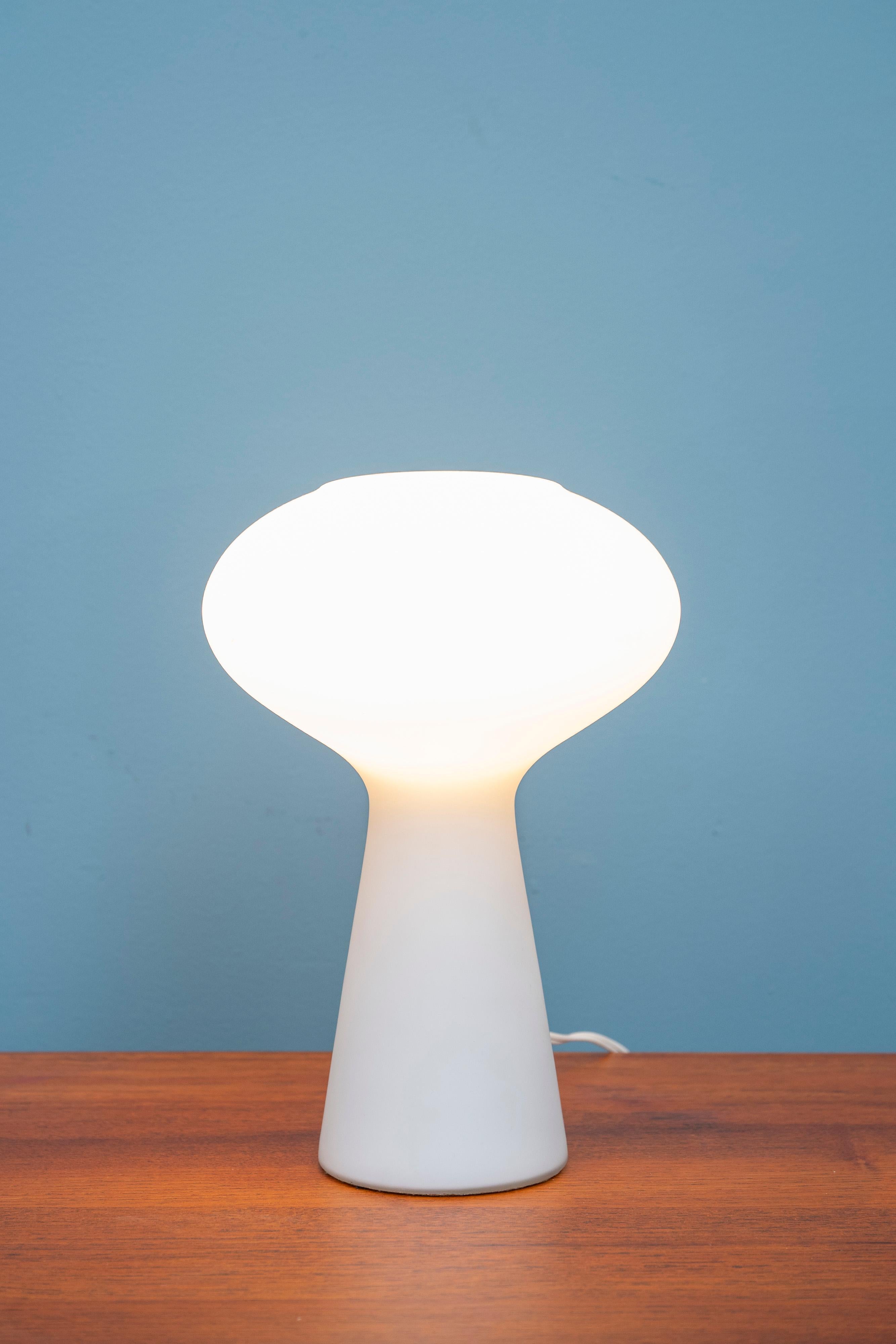 Lisa Johansson-Pape glass table lamp. In very good vintage condition.