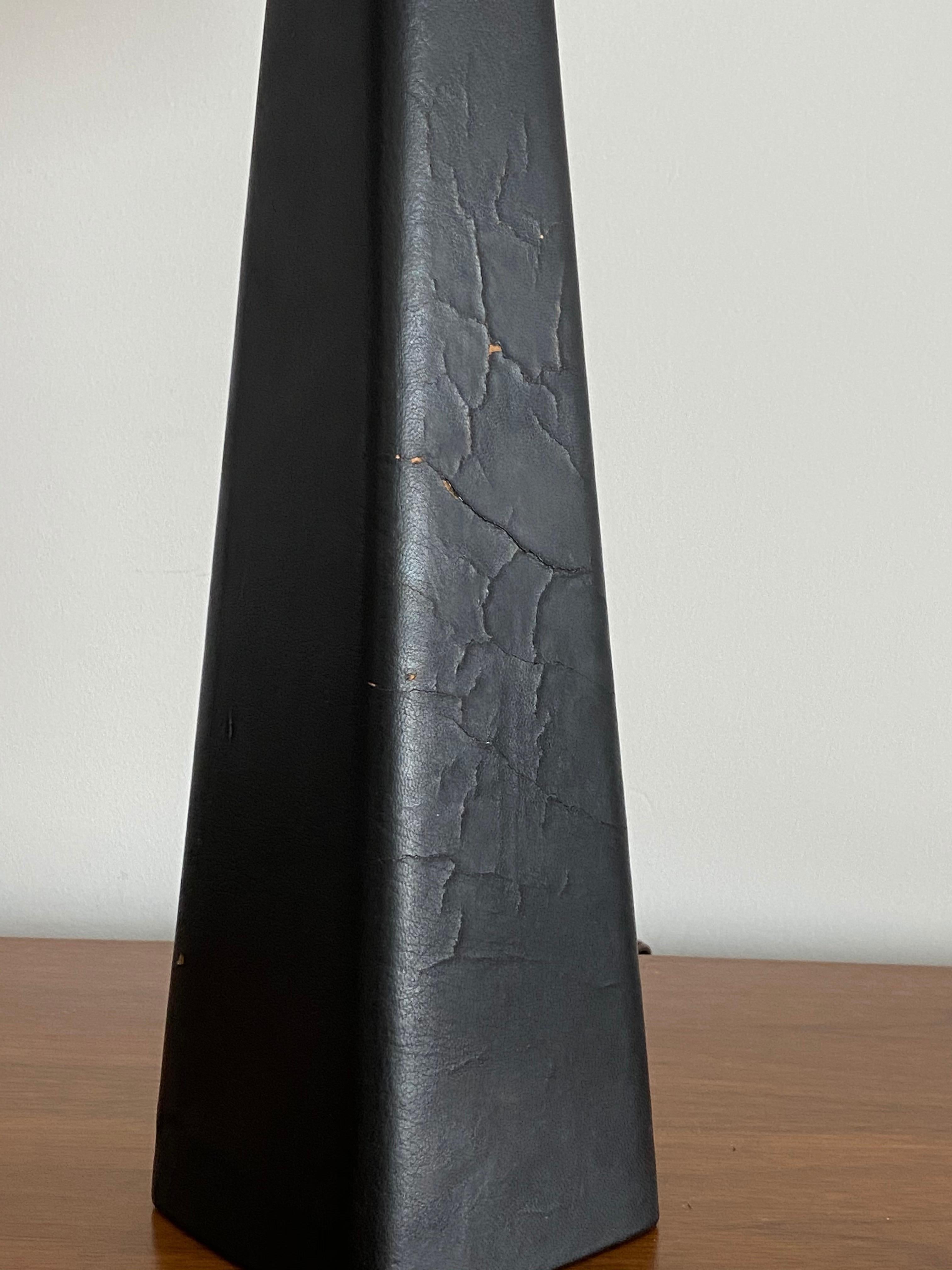Lisa Johansson-Pape, Table Lamp, Leather, Wood, Brass, Ornö, Finland, 1960s In Good Condition In High Point, NC