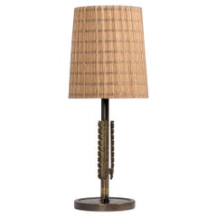 Lampada da tavolo Lisa Johansson-Pape modello 2053 in ottone e rattan, Orno 1940