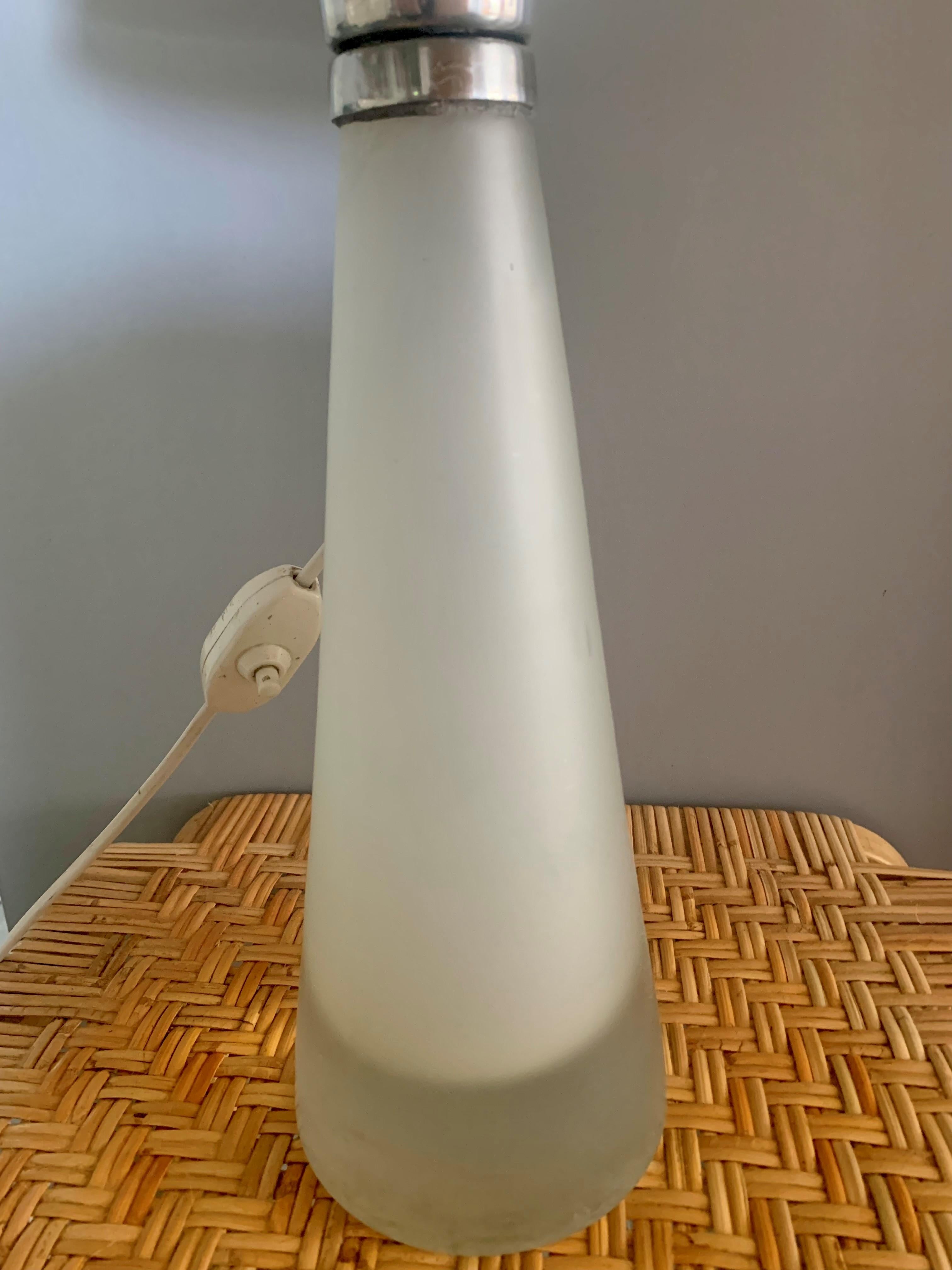Scandinave moderne Lisa Johansson-Pape Lampe de Table Modèle 2058 (1952) en vente