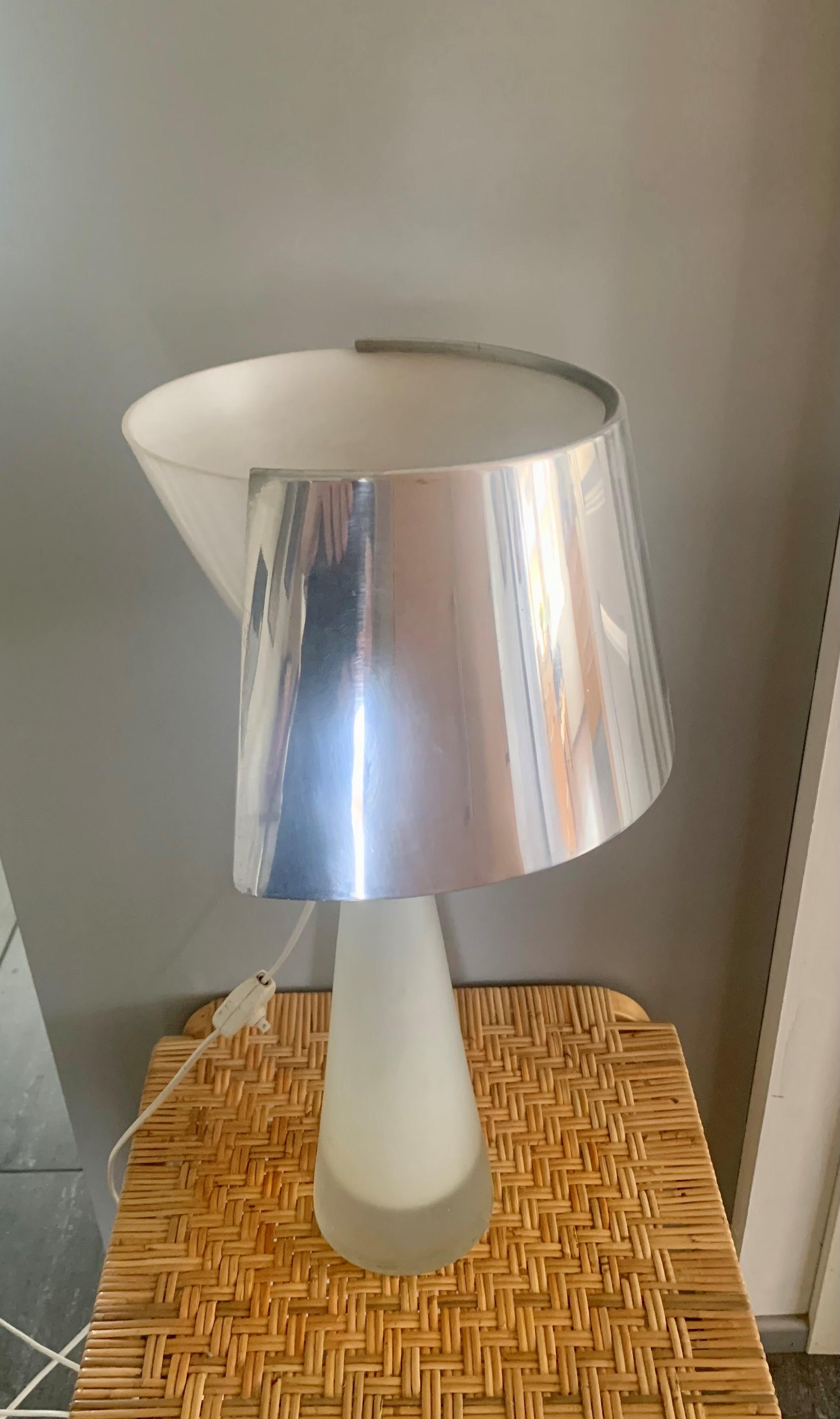 Finlandais Lisa Johansson-Pape Lampe de Table Modèle 2058 (1952) en vente