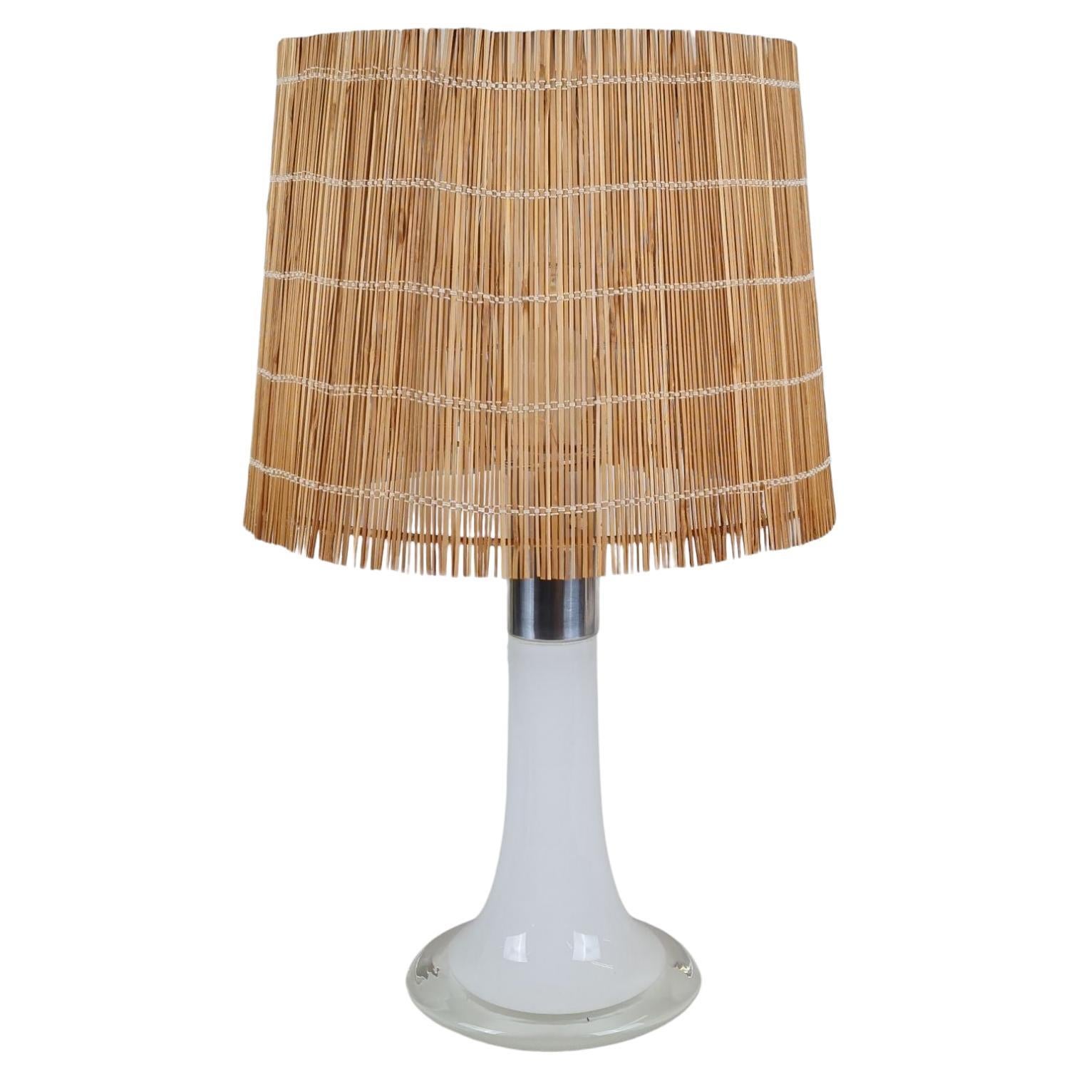 Lampada da tavolo Lisa Johansson-Papé Modello 46-017, vetro opalino bianco, Orno 1960s