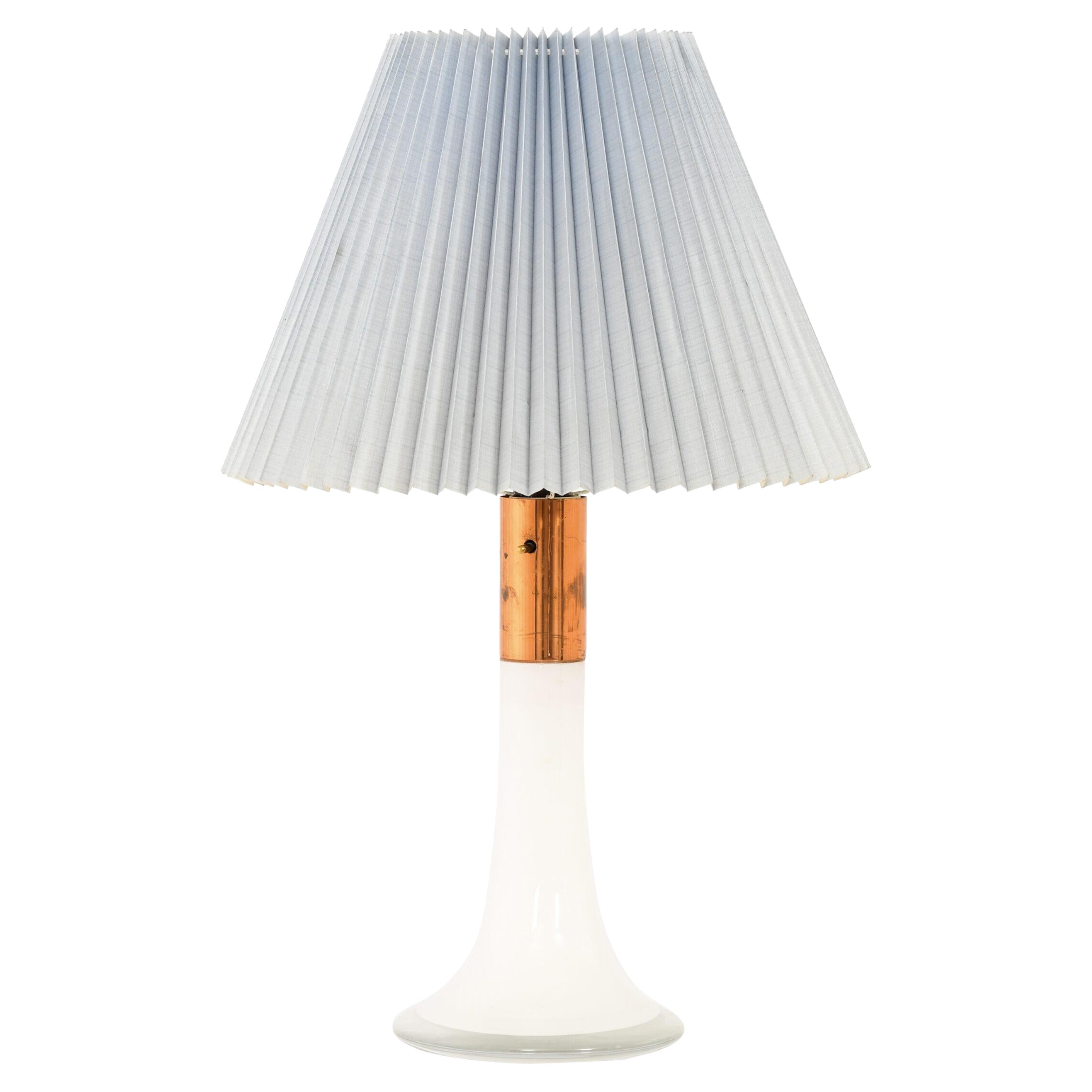 Lámpara de mesa Lisa Johansson-Pape Model No. 06-017 Producida por Oy Stockmann-Ornö AB