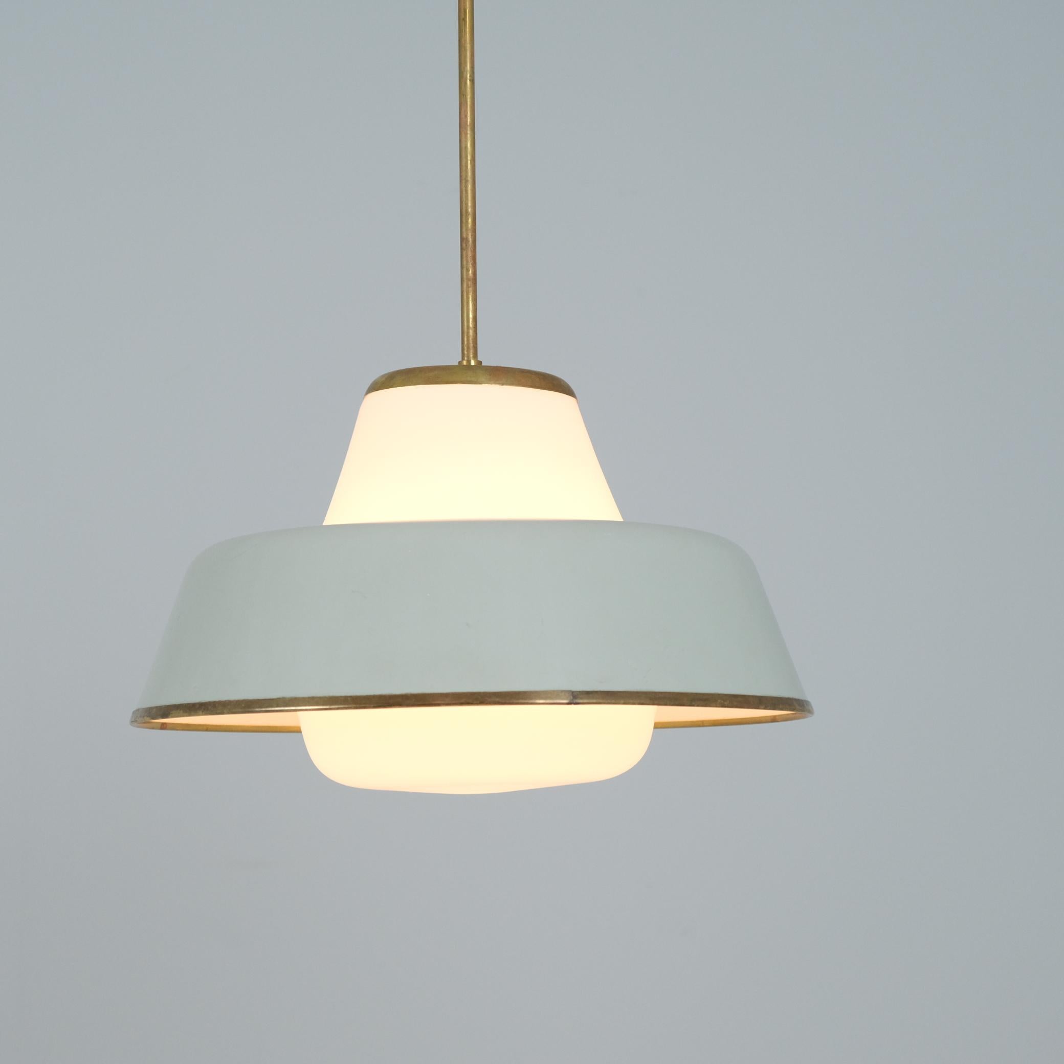 Lisa Johansson-Papé Colgante OVNI 61-347 Cristal, latón y blanco, Orno Años 50 en Bueno estado para la venta en Helsinki, FI