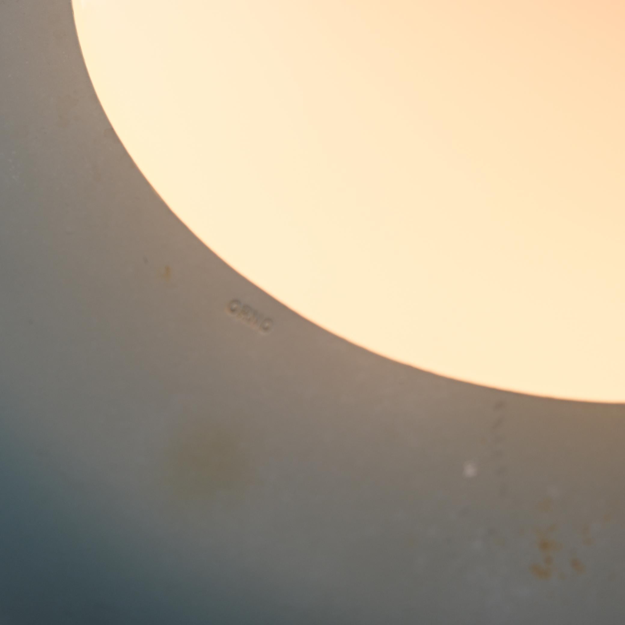 Lisa Johansson-Papé Colgante OVNI 61-347 Cristal, latón y blanco, Orno Años 50 en venta 1