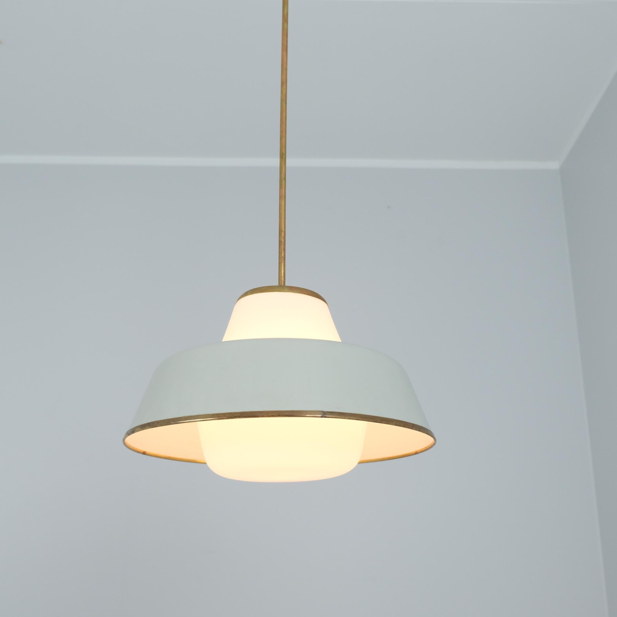 Lisa Johansson-Papé Colgante OVNI 61-347 Cristal, latón y blanco, Orno Años 50 en venta 3