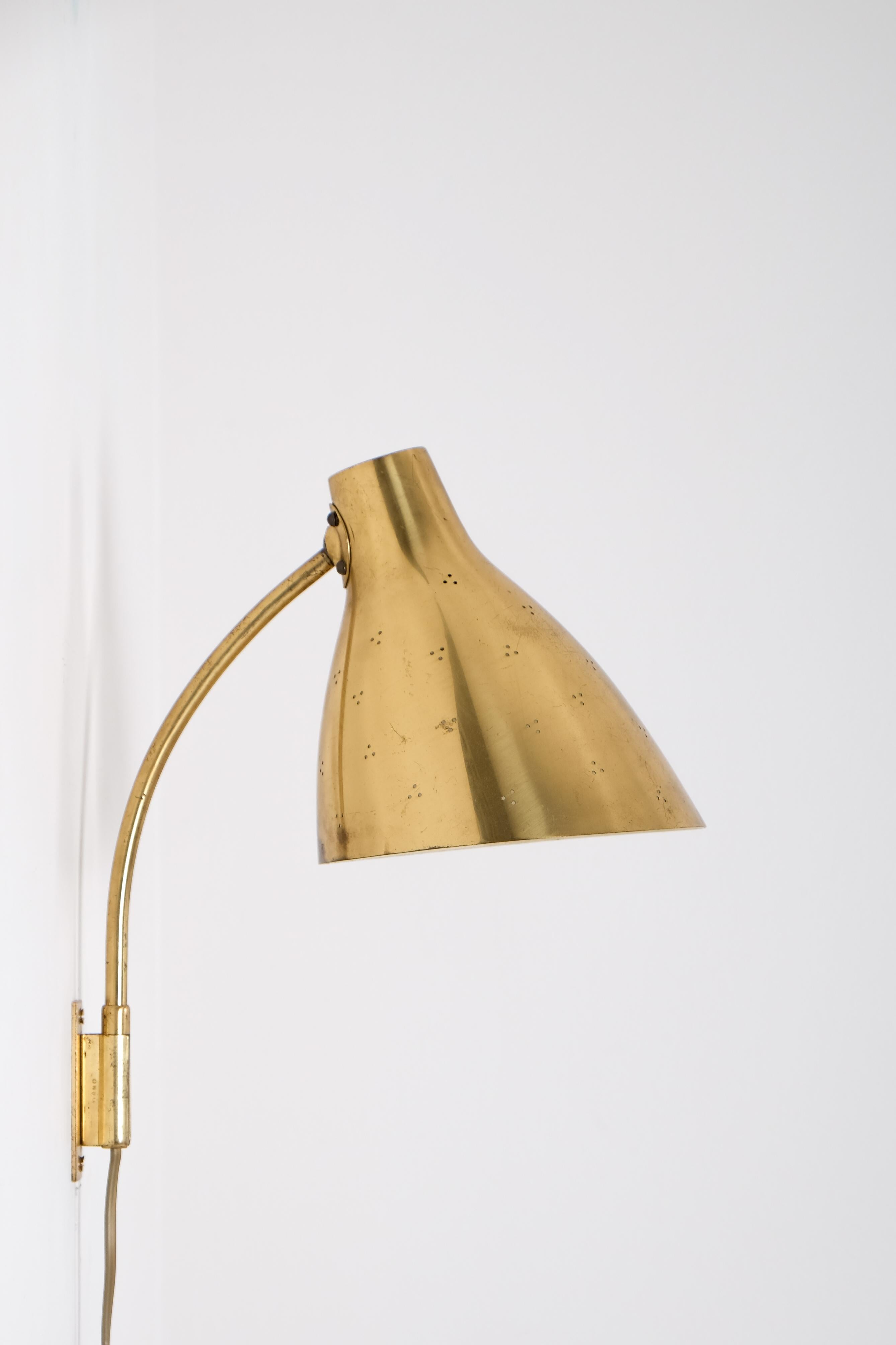 Scandinavian Modern Lisa Johansson-Papé wall lamp by Orno, 1950s For Sale