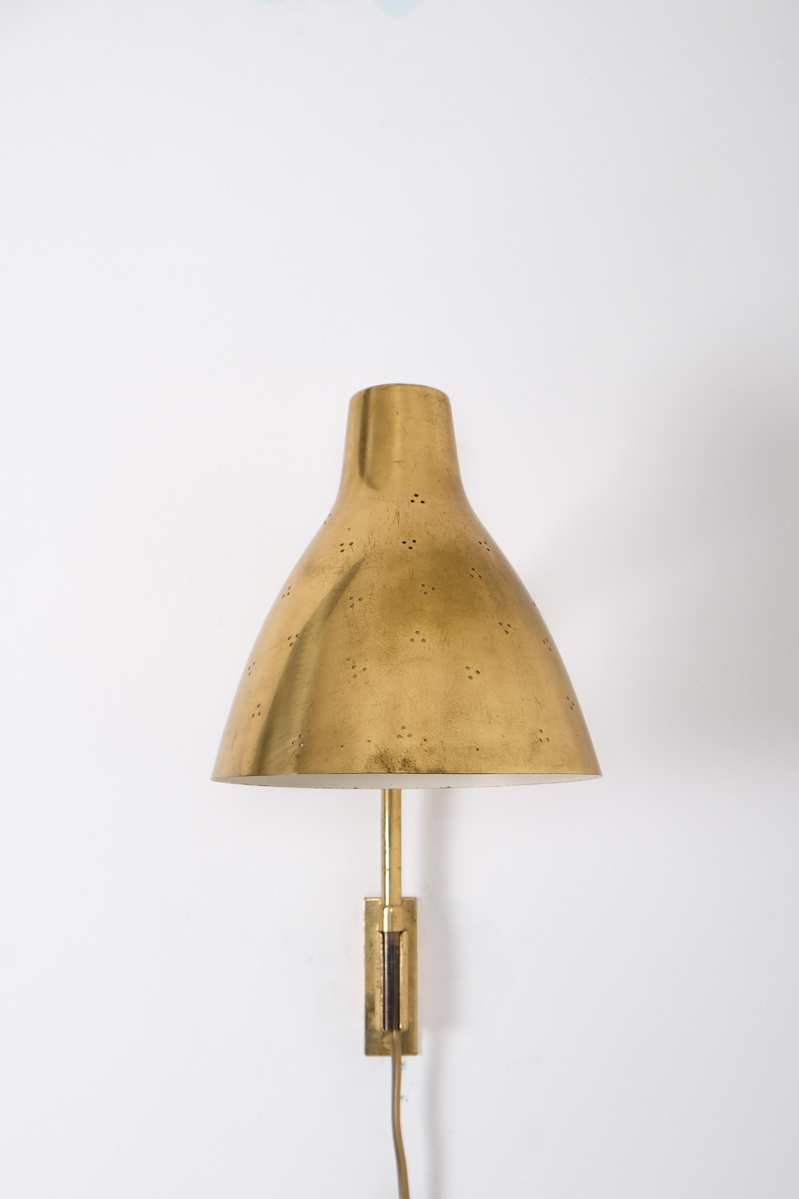 Swedish Lisa Johansson-Papé wall lamp by Orno, 1950s For Sale