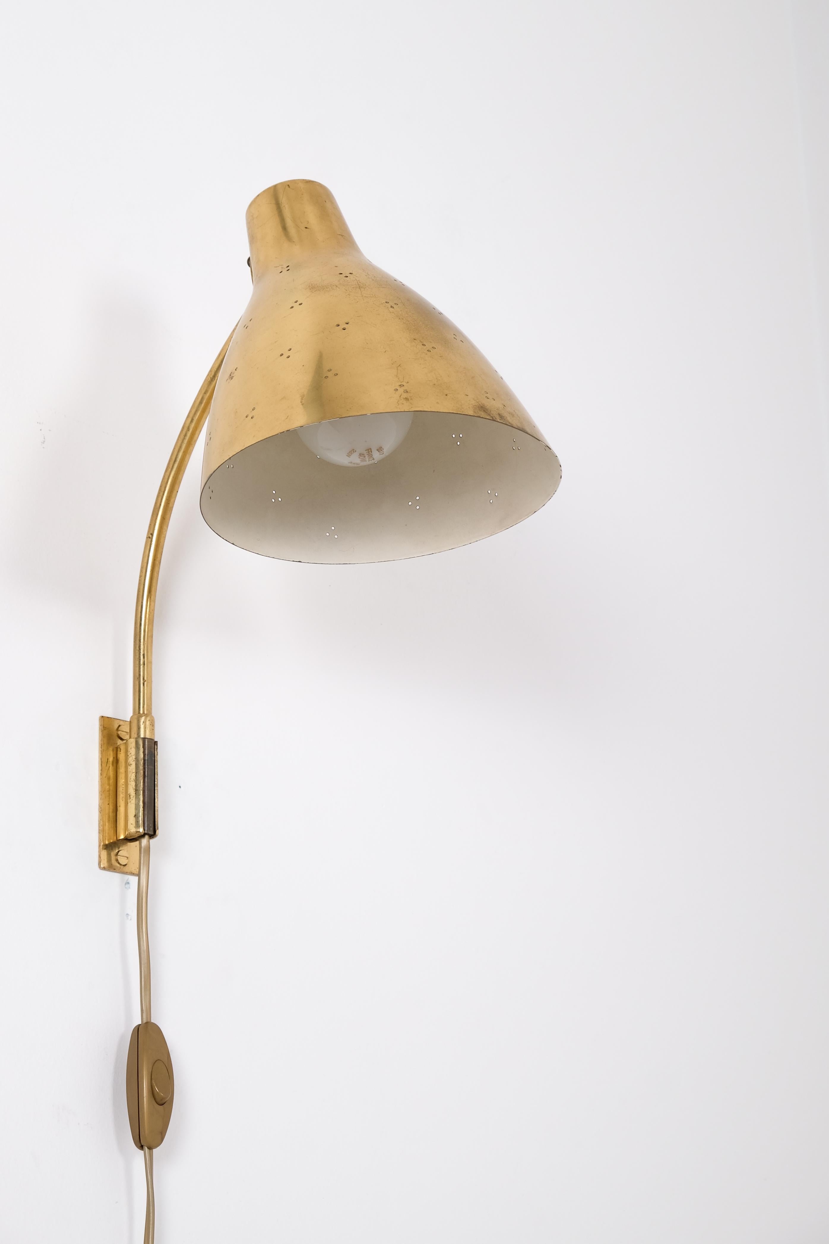 Lisa Johansson-Papé wall lamp by Orno, 1950s In Good Condition For Sale In Stockholm, SE