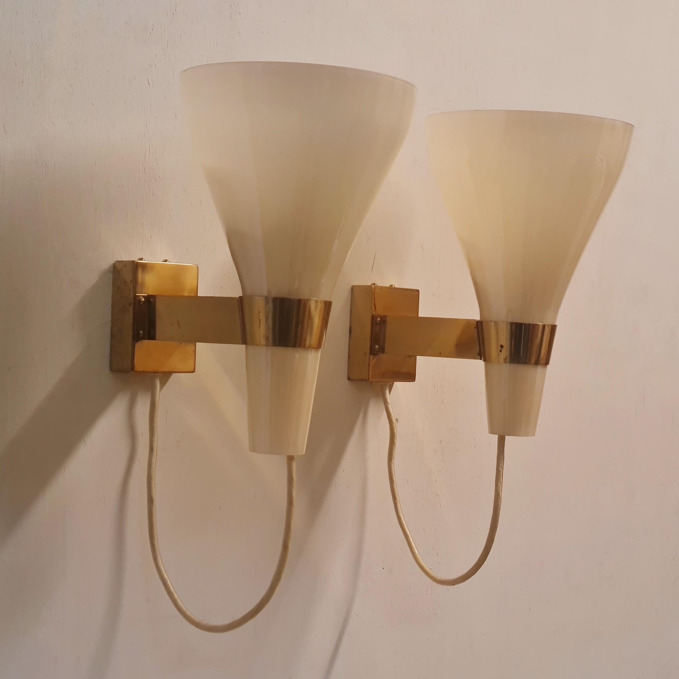 Lisa Johansson-Pape Wall Sconce 50-090, Brass & Lyster Opaline Glass, Orno 1950s For Sale 5