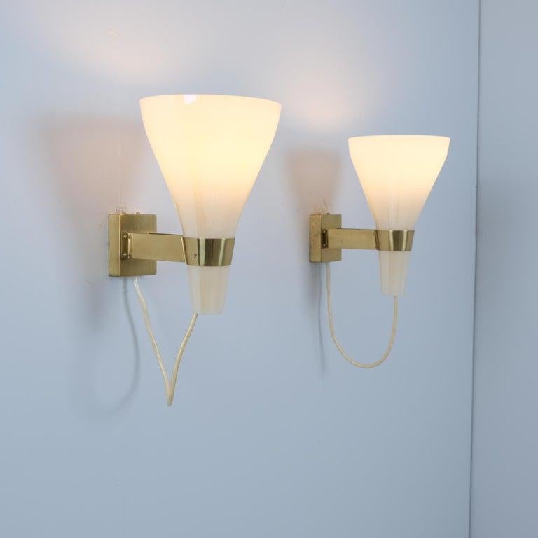 Aplique de pared Lisa Johansson-Pape 50-090, latón y cristal opalino lyster, Orno años 50 en venta 6