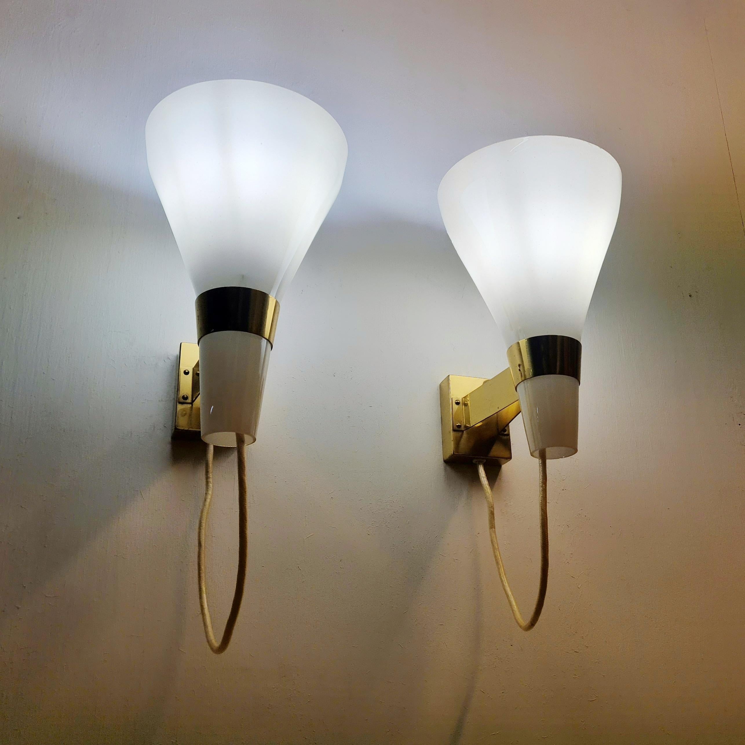 Lisa Johansson-Pape Wall Sconce 50-090, Brass & Lyster Opaline Glass, Orno 1950s For Sale 8