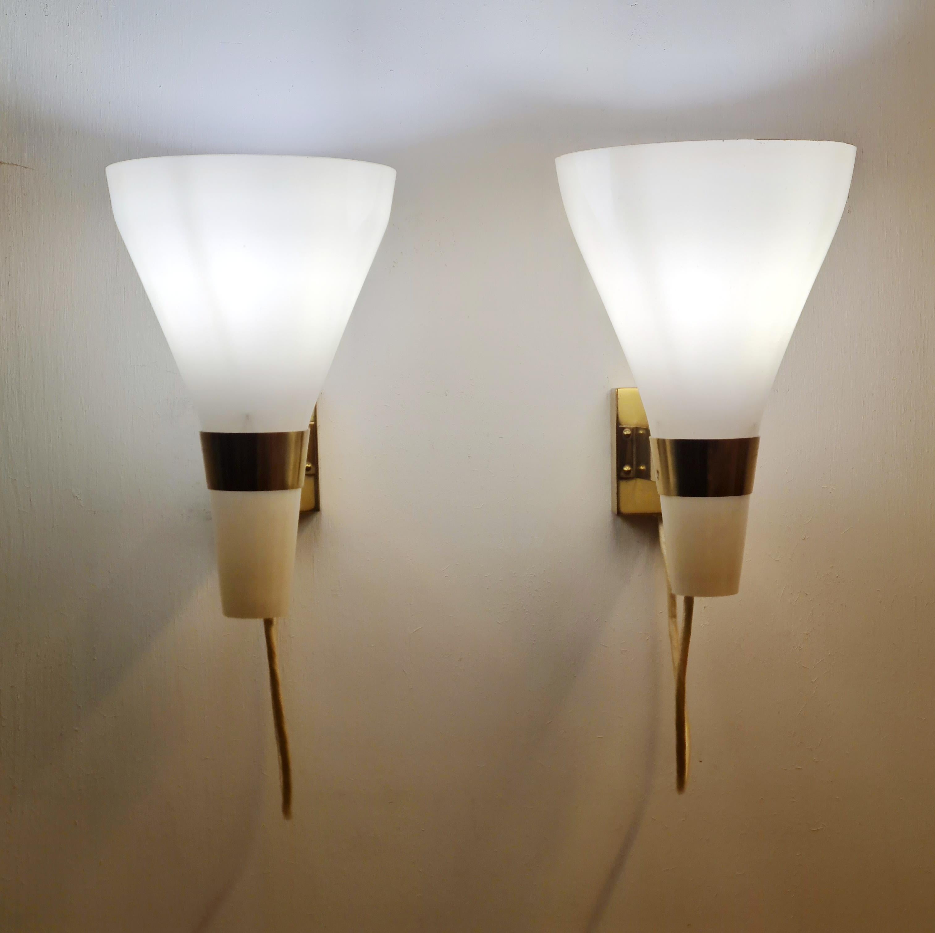 Lisa Johansson-Pape Wall Sconce 50-090, Brass & Lyster Opaline Glass, Orno 1950s For Sale 9