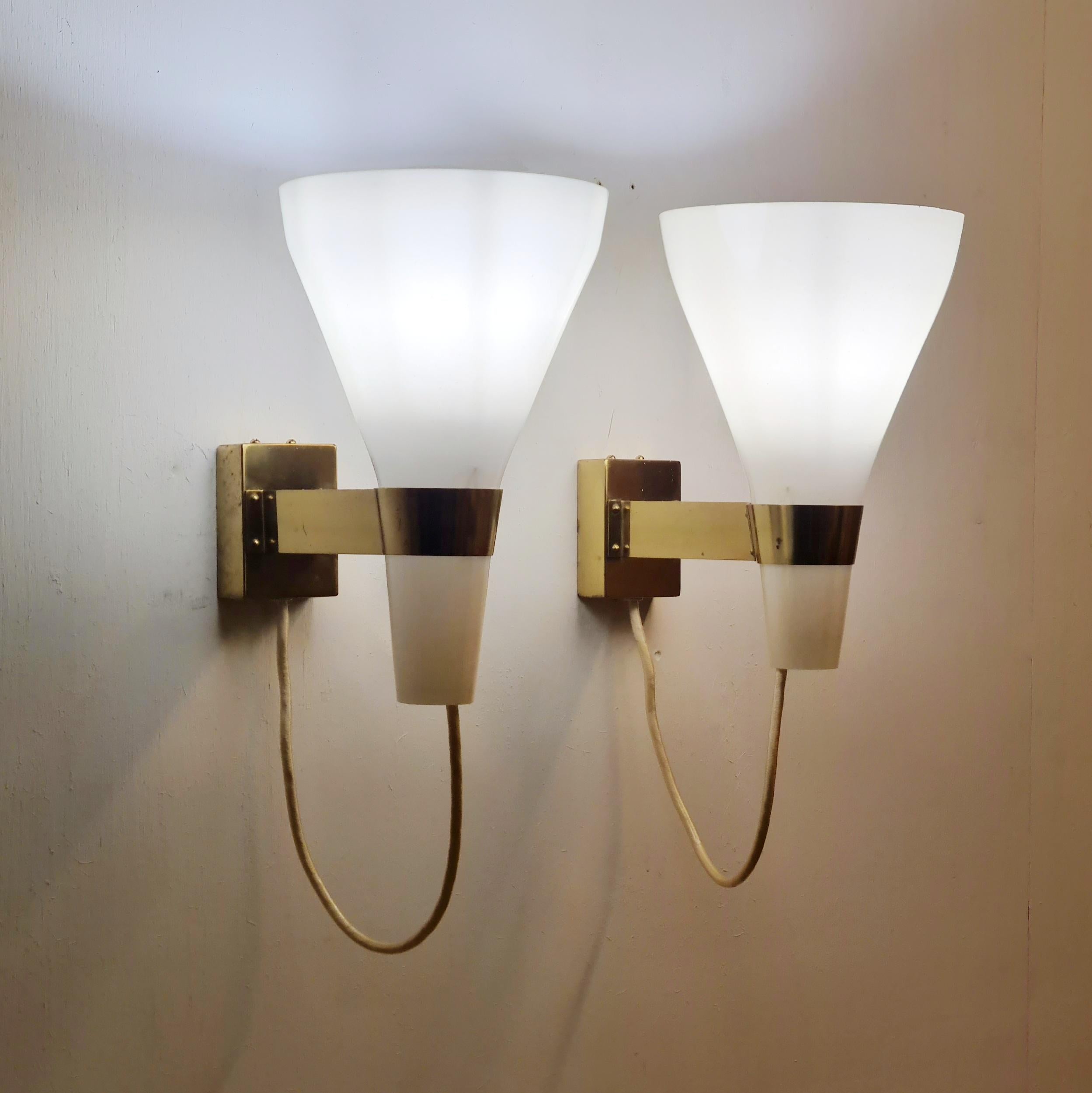 Lisa Johansson-Pape Wall Sconce 50-090, Brass & Lyster Opaline Glass, Orno 1950s For Sale 10