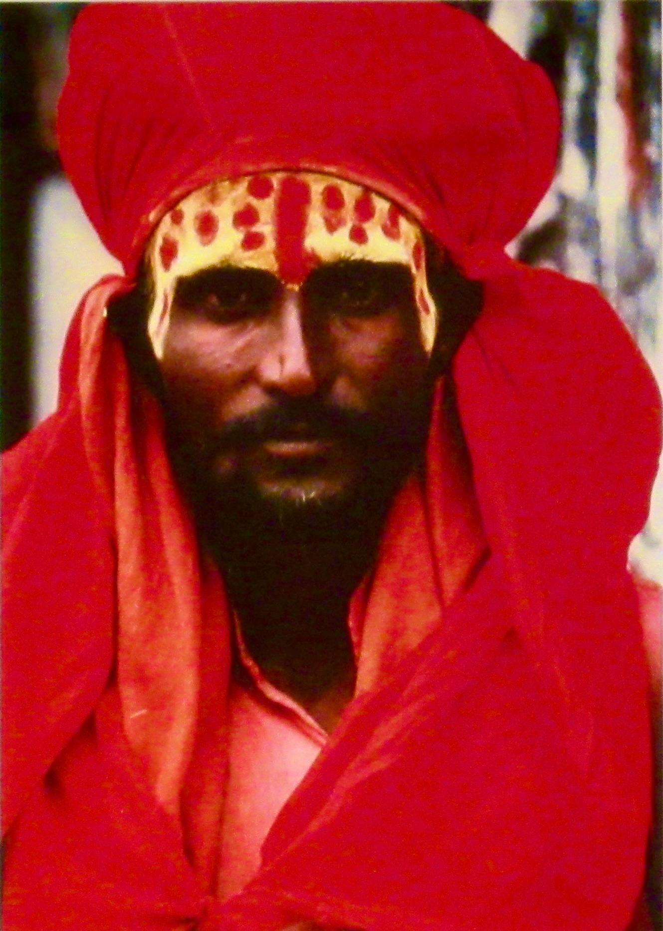 Red Sadhu, Rajasthan, India - Photograph di Lisa Kristine