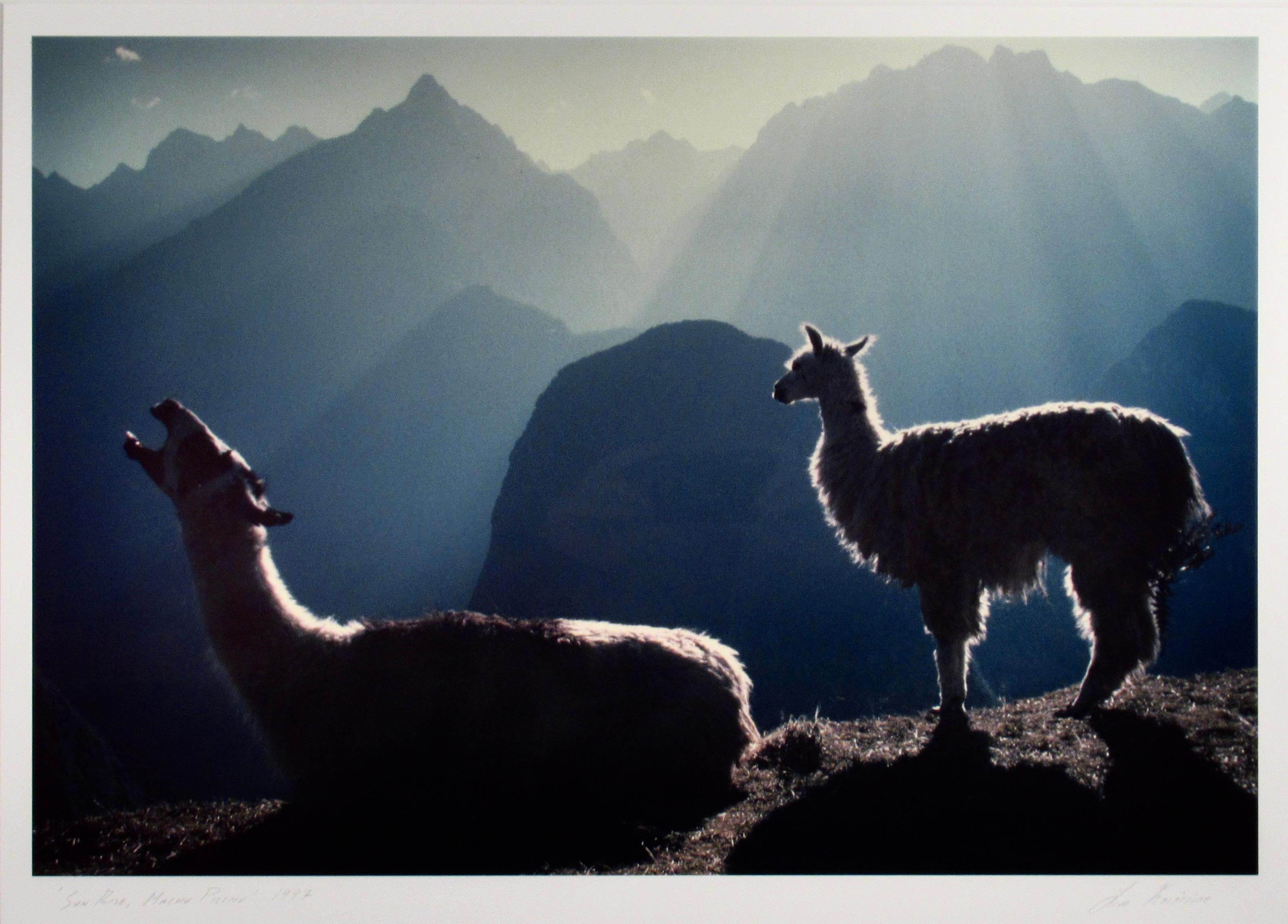 Amanecer Machu Picchu - Photograph de Lisa Kristine