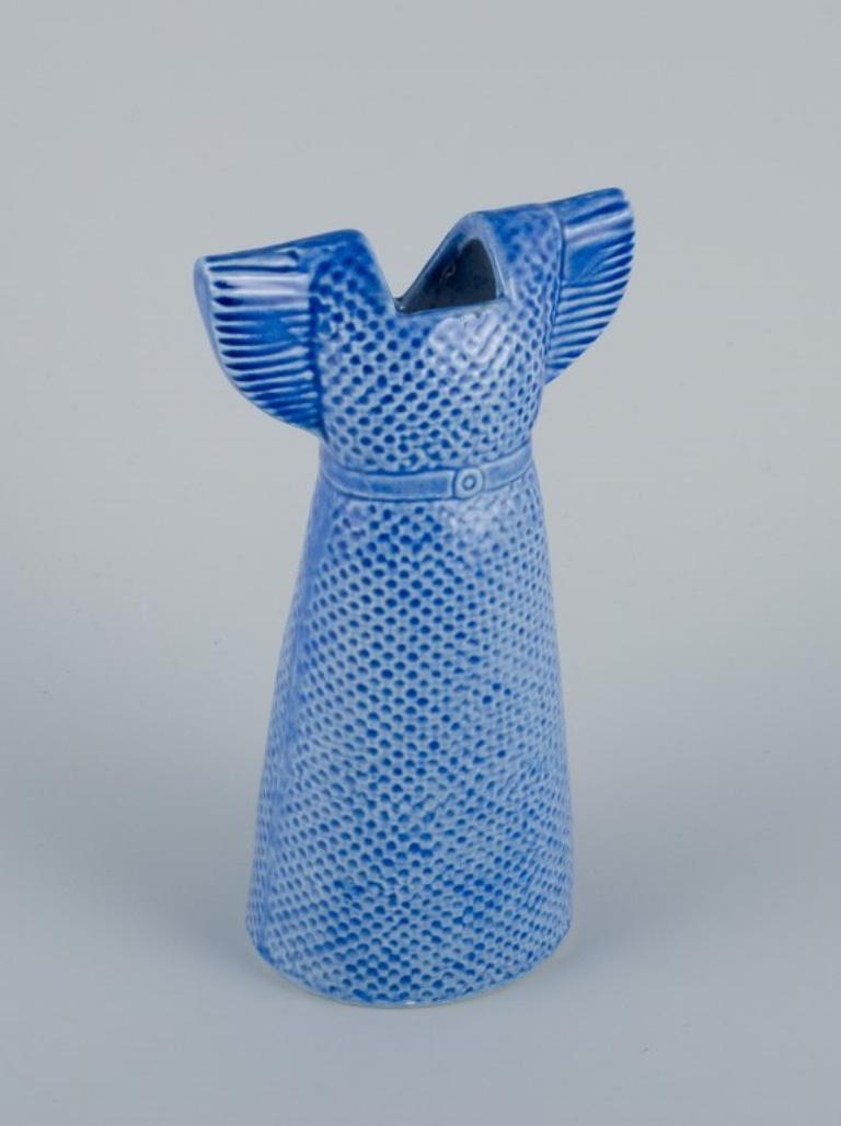 Suédois Lisa Larson (1931-) pour Gustavsberg. Vase bleu en forme de robe. en vente