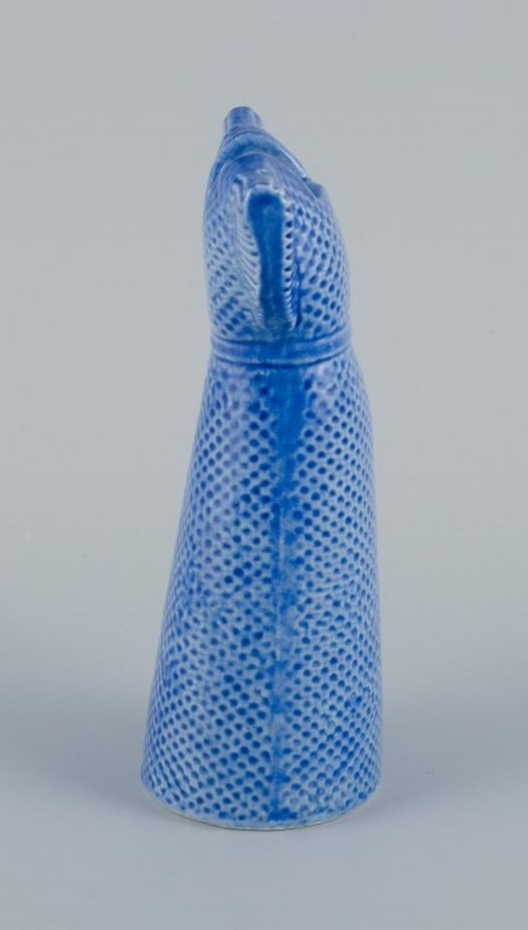 Lisa Larson (1931-) pour Gustavsberg. Vase bleu en forme de robe. Excellent état - En vente à Copenhagen, DK
