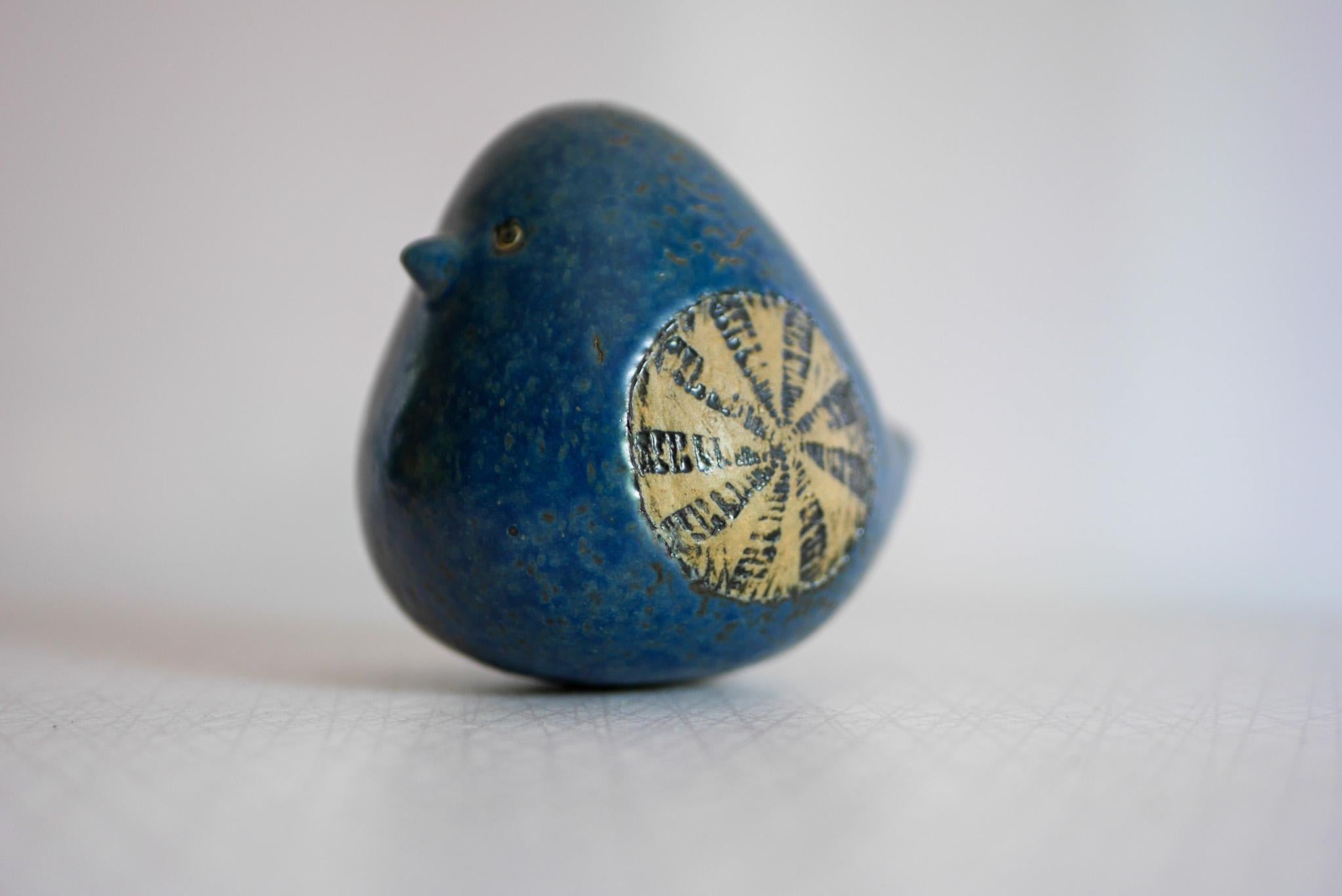 Lisa Larson Bird figurine, a rare studio production for Gustavsberg, Sweden. In Good Condition For Sale In Skarpnäck, SE