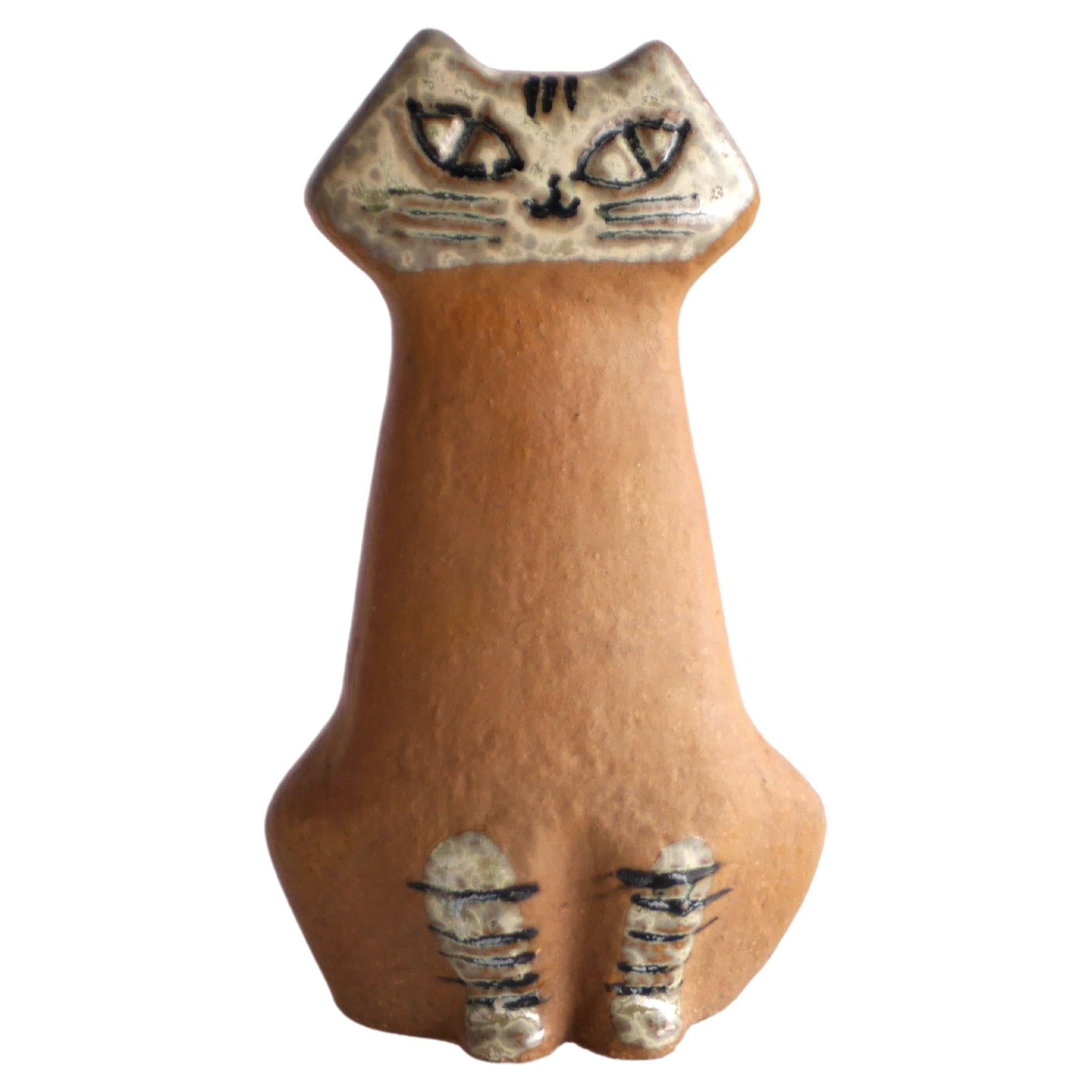 A lovely Cat figurine, by Lisa Larson for Gustavsberg. The cat is part of the Lilla Zoo series. She designed yhese in between 1956 until 1978. This is typical of Lisa Larson's Scandinavian minimalism, a nice simple design with lovely graphic details