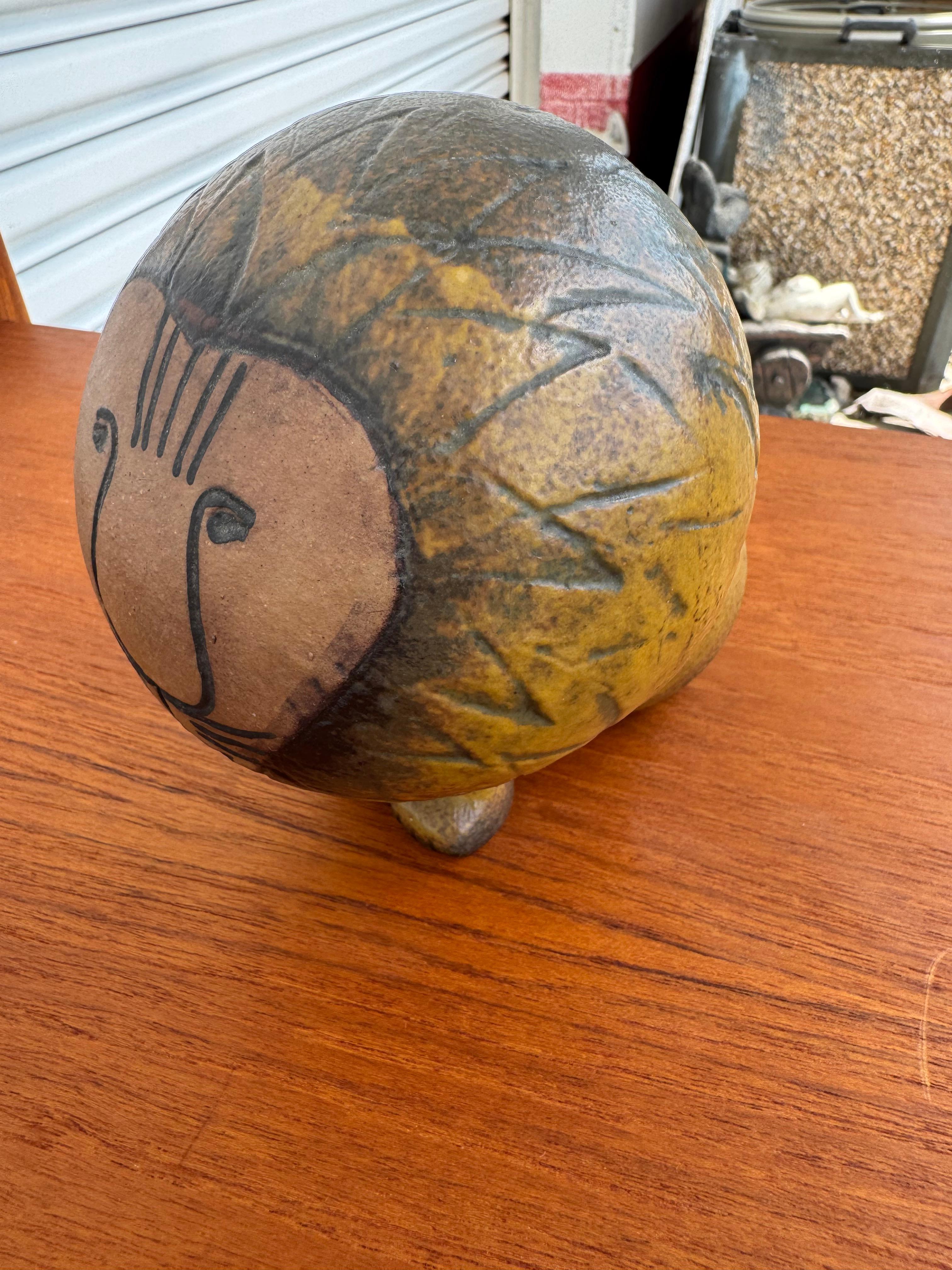 Lisa Larson Skulptur eines Keramiklöwen von Gustavberg (Volkskunst) im Angebot