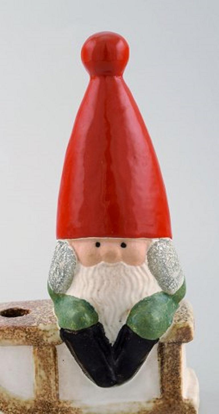 Lisa Larson for Gustavsberg. Candleholder. Elf on a sledge in glazed stoneware, late 20th century.
In very good condition.
Signed.
Measures: 16 x 10.5 cm.