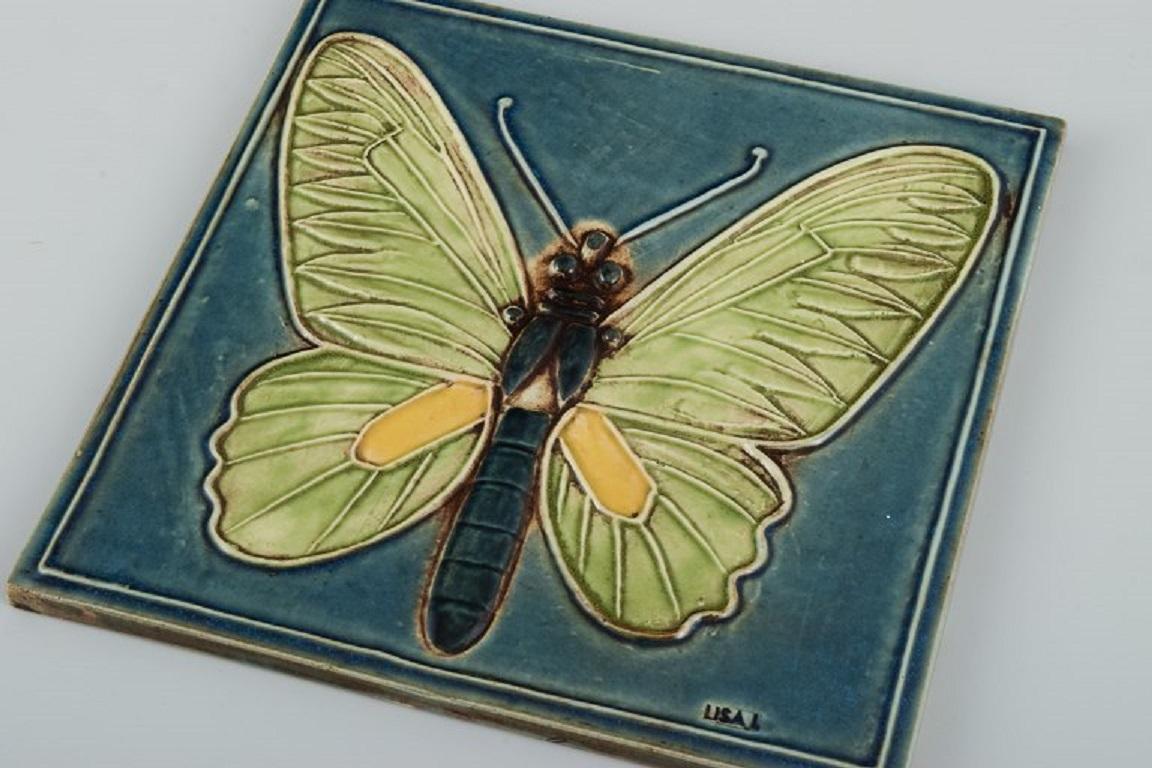 Lisa Larson pour Gustavsberg.
Plaque murale papillon en céramique.
Marqué.
Parfait état.
Mesures : D 22,5 cm.