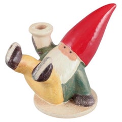 Lisa Larson para Gustavsberg. Candelero de cerámica. Elfo en patines. Finales del siglo XX