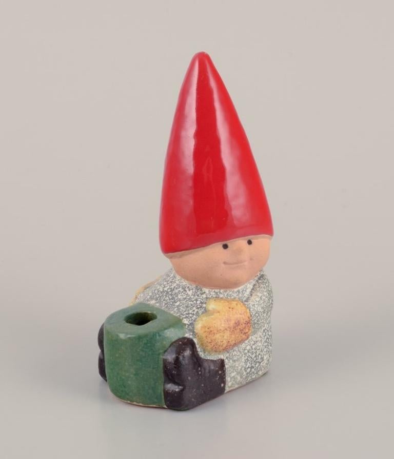 Lisa Larson for Gustavsberg.
Ceramic candlestick.
Sitting elf.
Late 20th century.
In perfect condition.
Signed.
Dimensions: W 7.0 cm x H 13.0 cm.