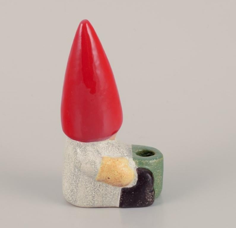 Suédois Lisa Larson pour Gustavsberg. Chandelier en céramique. Elfe assis.  Fin du 20e siècle. en vente
