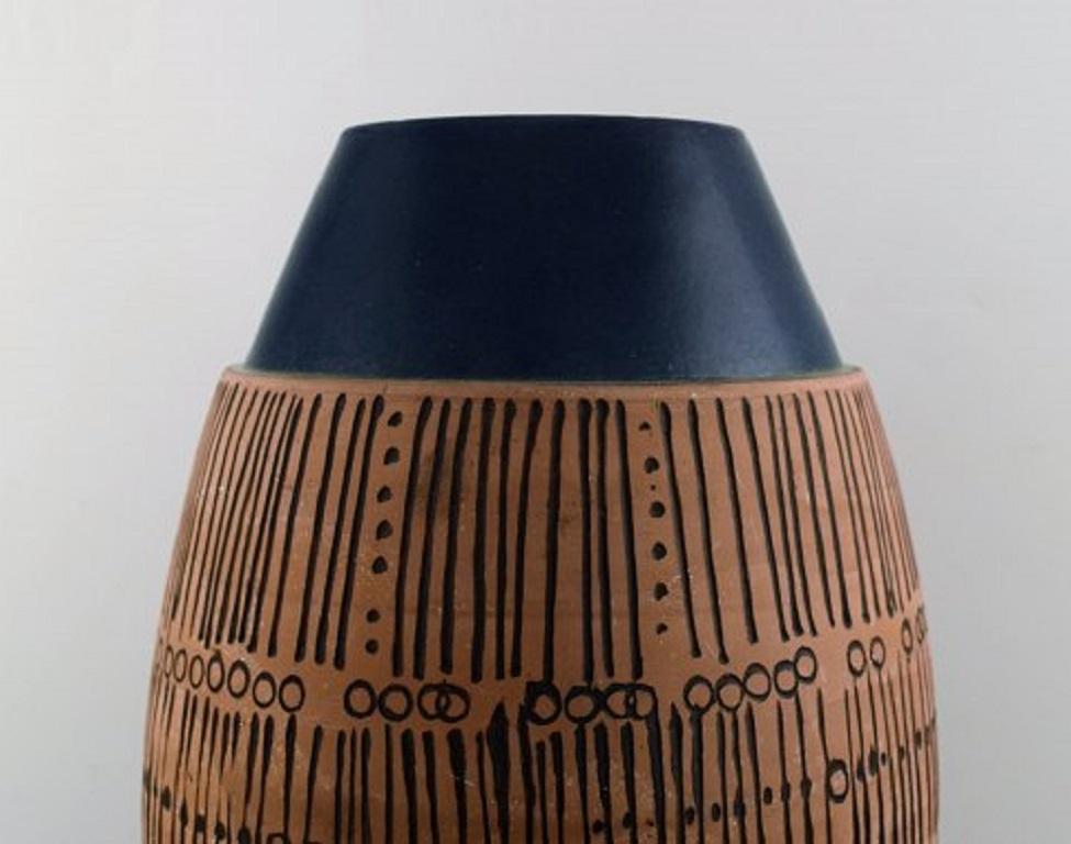 Lisa Larson für Gustavsberg:: Riesige Granada-Keramikvase im modernistischen Design (Skandinavische Moderne) im Angebot