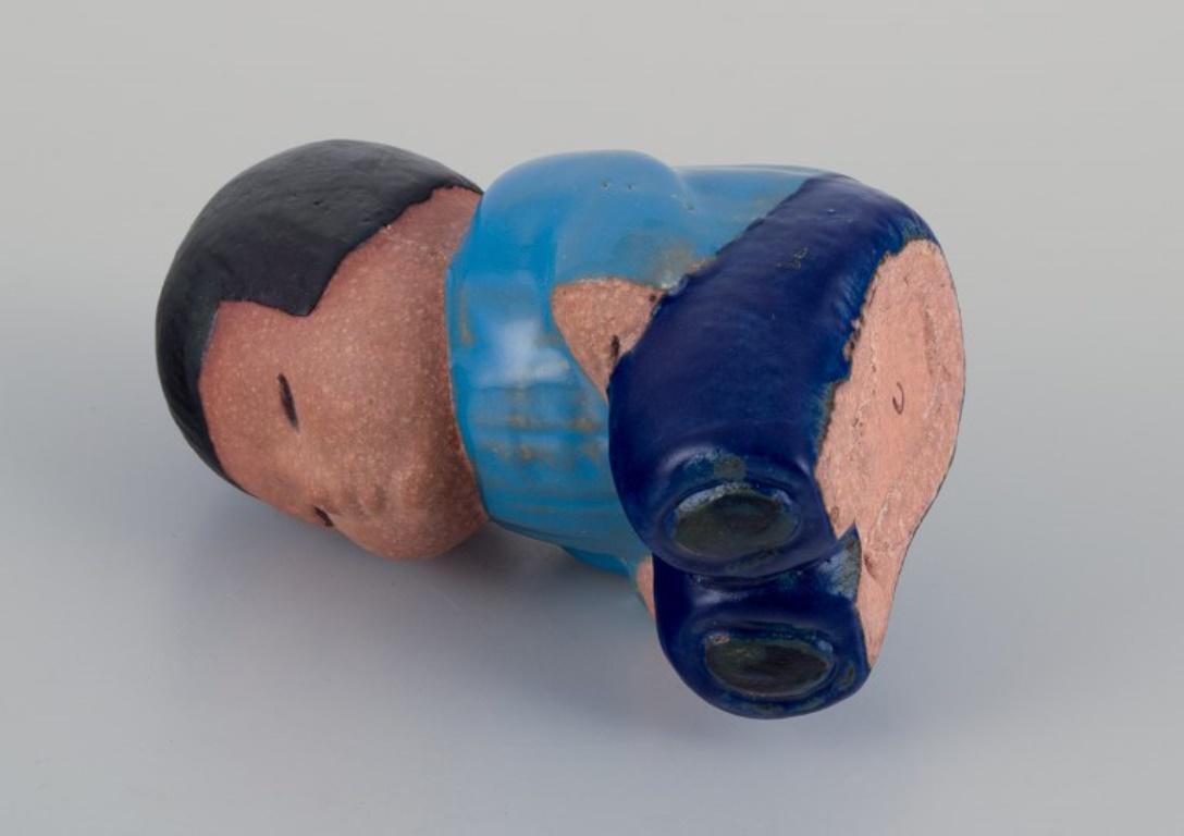Lisa Larson für Gustavsberg. Keramikfigur „Mei“ aus „Children of the World“ im Zustand „Hervorragend“ im Angebot in Copenhagen, DK