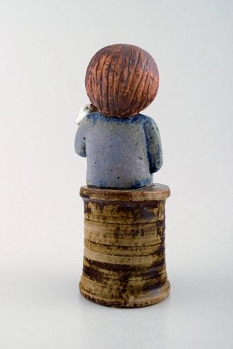 Scandinave moderne Lisa Larson pour Gustavsberg, Rare figurine en grès, fille avec fleurs en vente