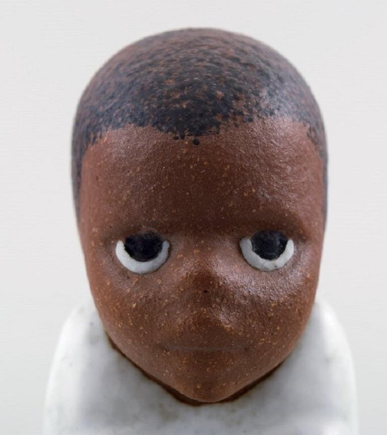 Vernissé Lisa Larson pour Gustavsberg, figurine en grès de « All the World's Children ». en vente
