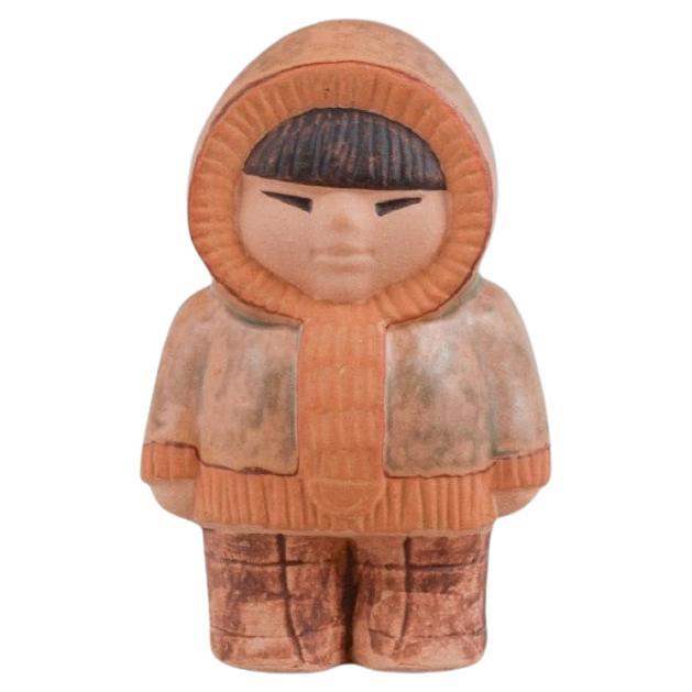 Lisa Larson pour Gustavsberg. Figurine en grès tirée de "Tous les enfants du monde". en vente