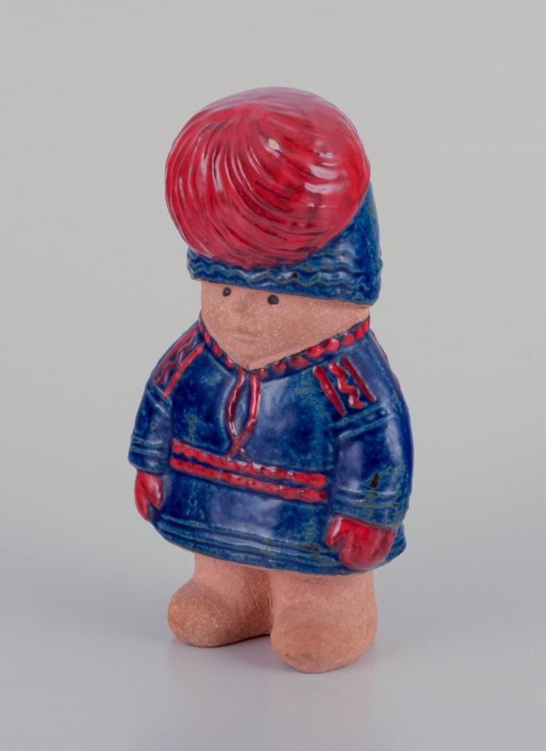 Scandinavo moderno Lisa Larson per Gustavsberg. Statuetta in gres di un ragazzo. 