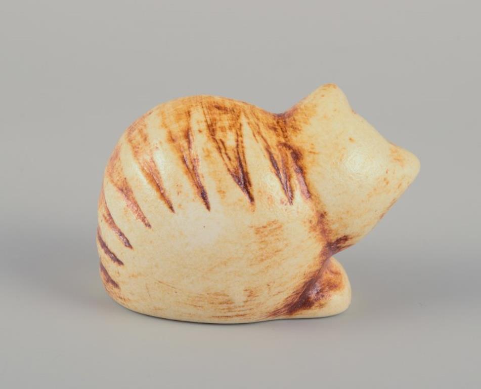 Lisa Larson for Gustavsberg, Sweden.
Cat in glazed ceramic.
Late 20th century.
In excellent condition.
Signed.
Dimensions: L 5.0 cm x H 3.0 cm.