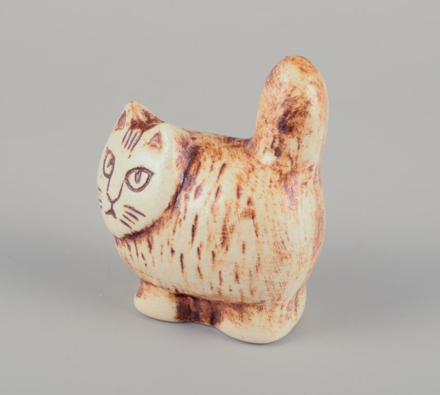 Swedish Lisa Larson for Gustavsberg, Sweden. Cat in glazed ceramic. Late 20th C.