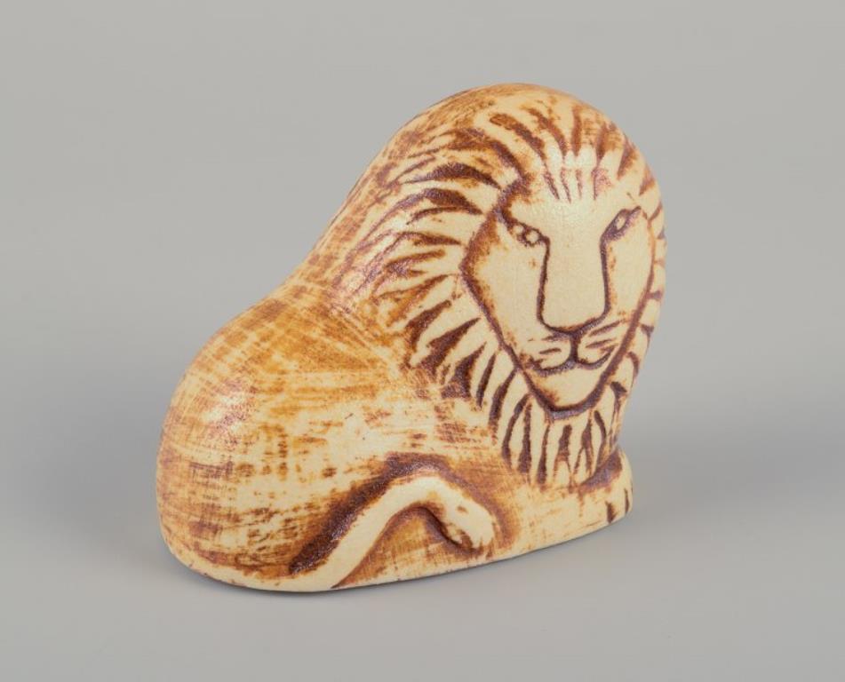 Scandinave moderne Lisa Larson pour Gustavsberg, Suède. Lion en céramique émaillée. Fin du 20e siècle. en vente