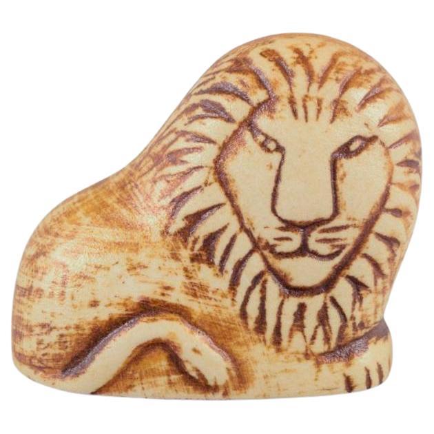 Lisa Larson pour Gustavsberg, Suède. Lion en céramique émaillée. Fin du 20e siècle. en vente