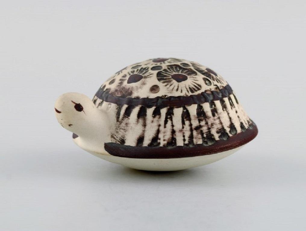 Lisa Larson for Gustavsberg. Turtle in glazed ceramics. 1970's.
Measures: 8 x 4 cm.
In excellent condition.
Stamped.
