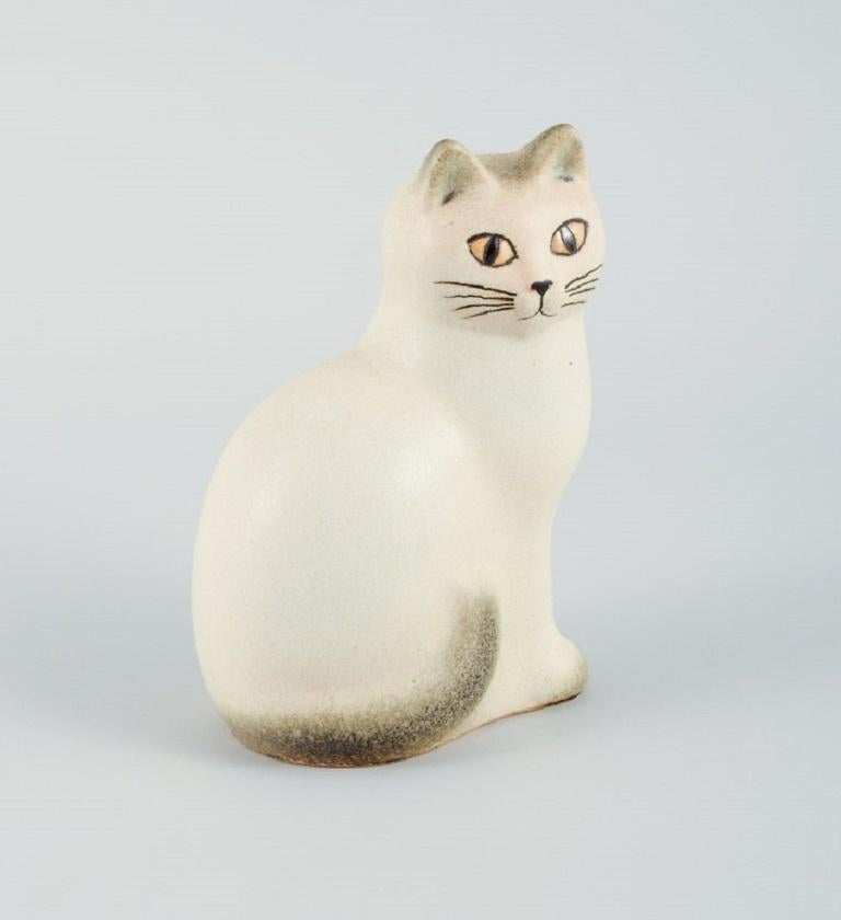 Lisa Larson for K-Studio/Gustavsberg. Cat in glazed ceramic.
Late 1900s.
Measurements: H 14.5 cm. x L 10.5 cm.
In great condition.
Marked: K-Studio/Gustavsberg.

Lisa Larson (born 1931) was educated in Gothenburg and worked at Gustavsberg in